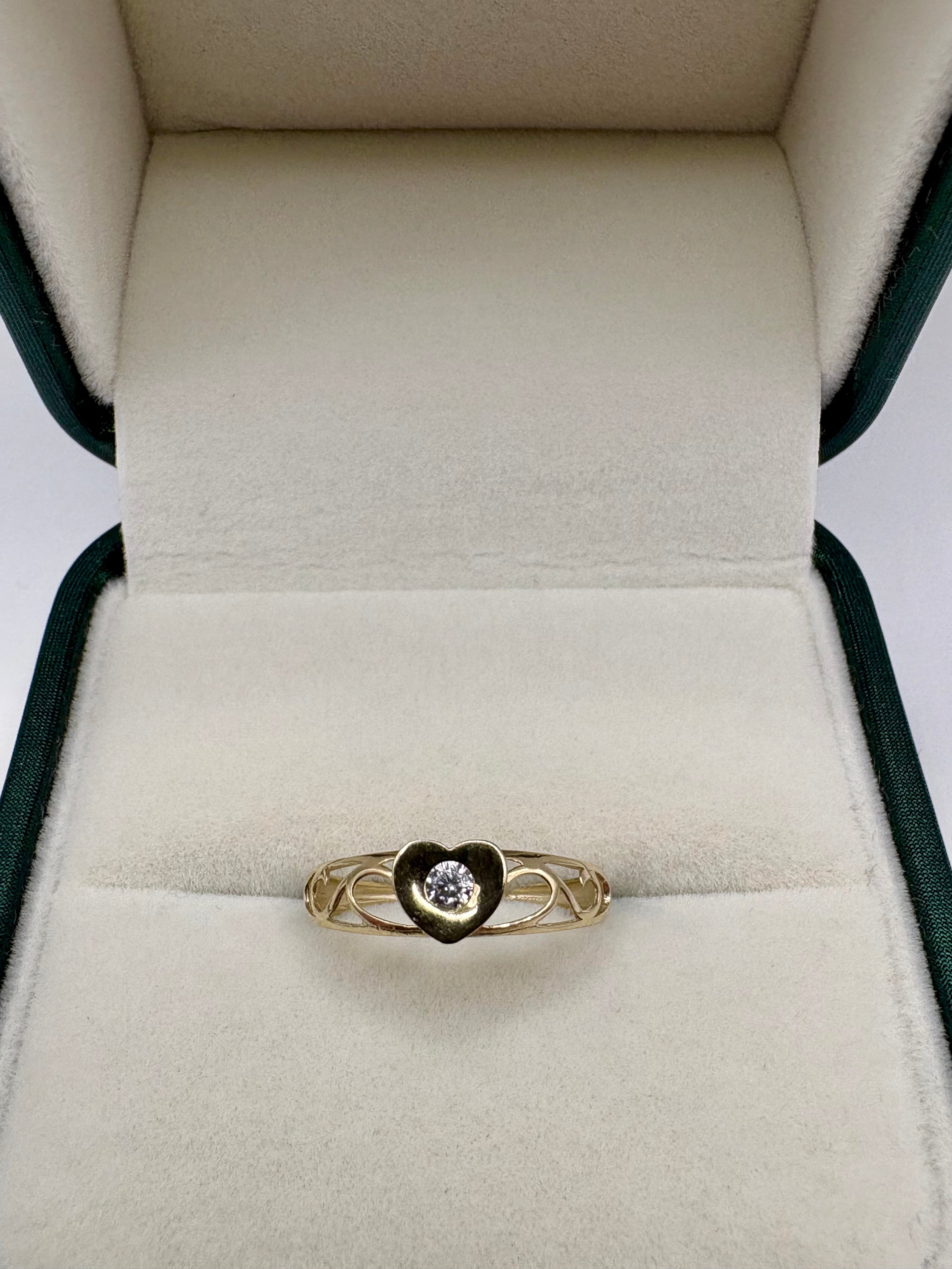 9ct gold cz heart signet ring