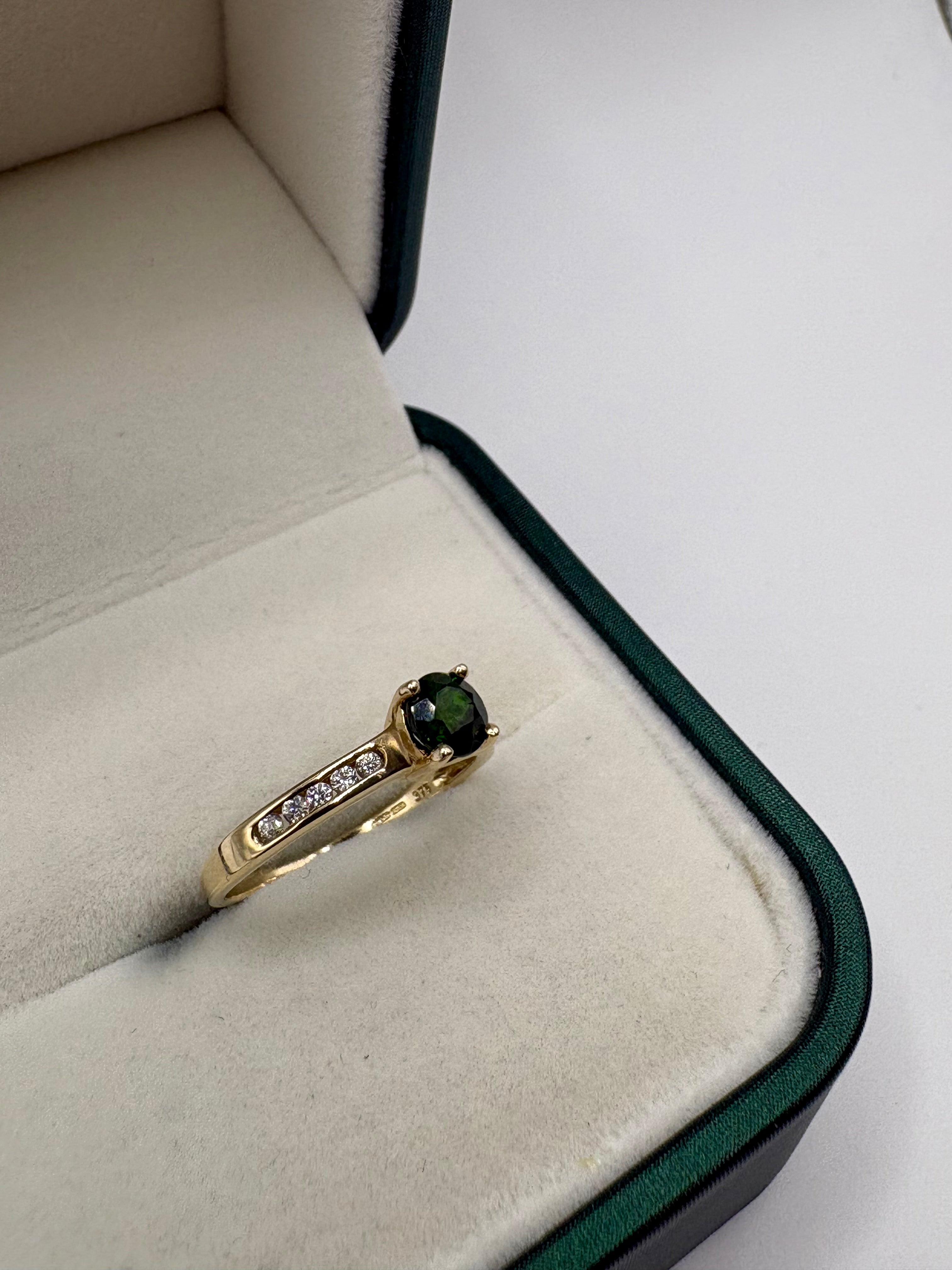 9ct gold diopside and zircon ring