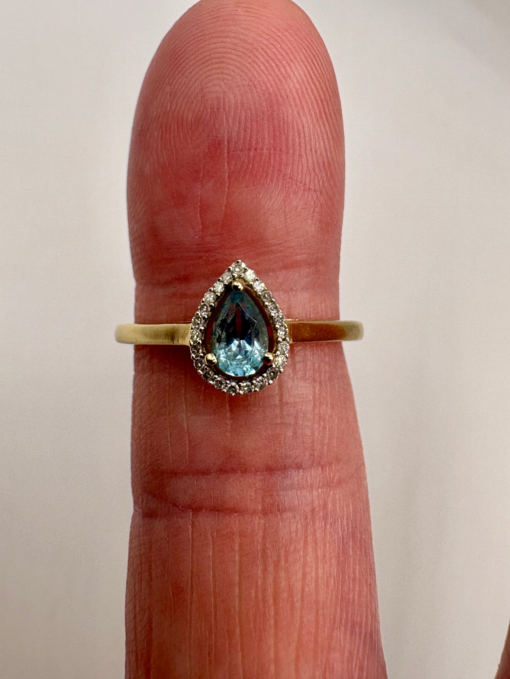 9ct aquamarine and diamond ring
