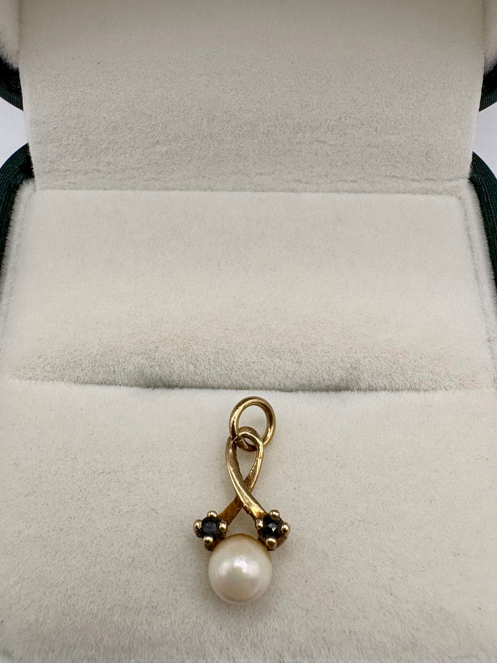 9ct gold cultured pearl and sapphire pendant