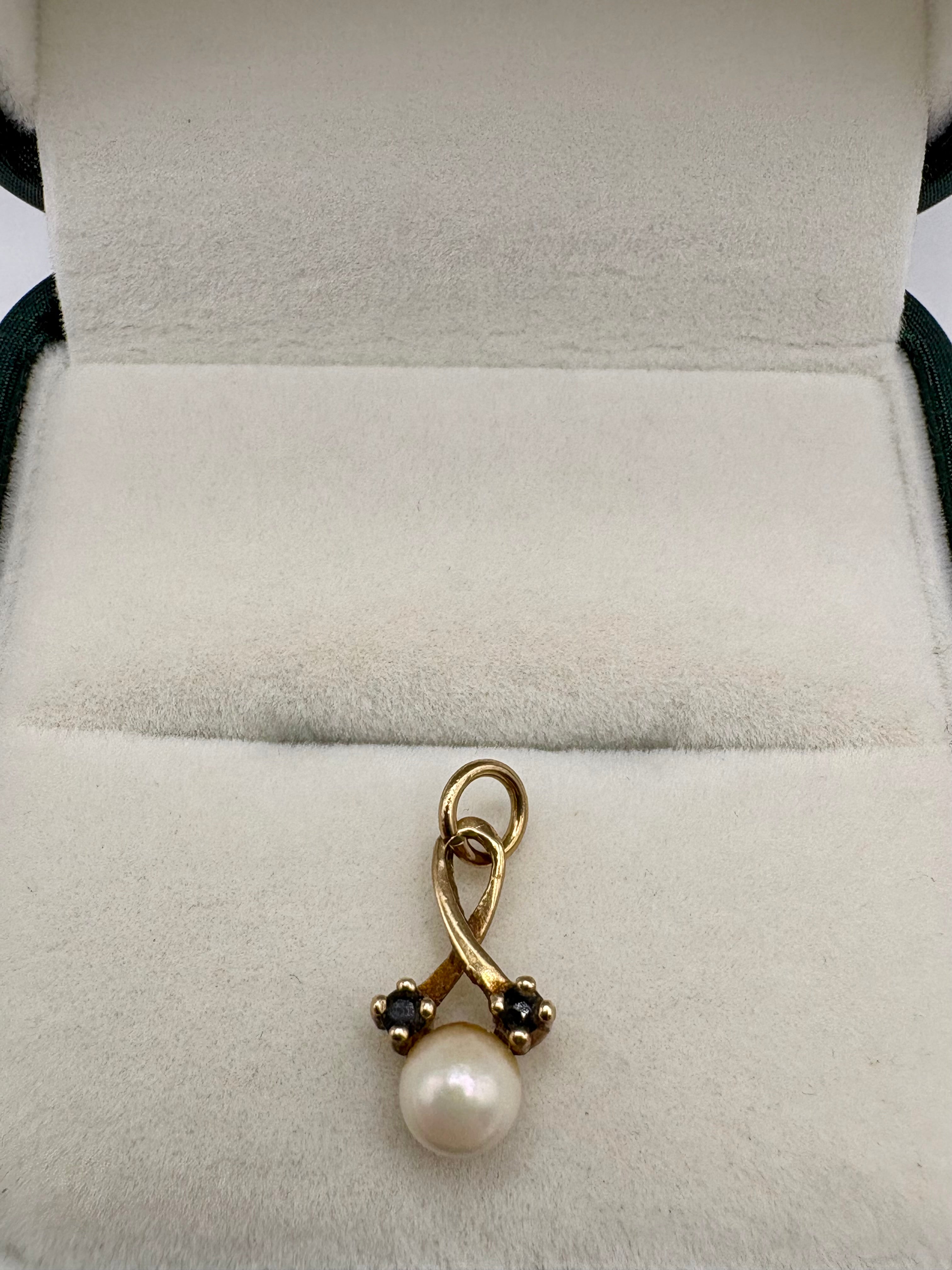 9ct gold cultured pearl and sapphire pendant