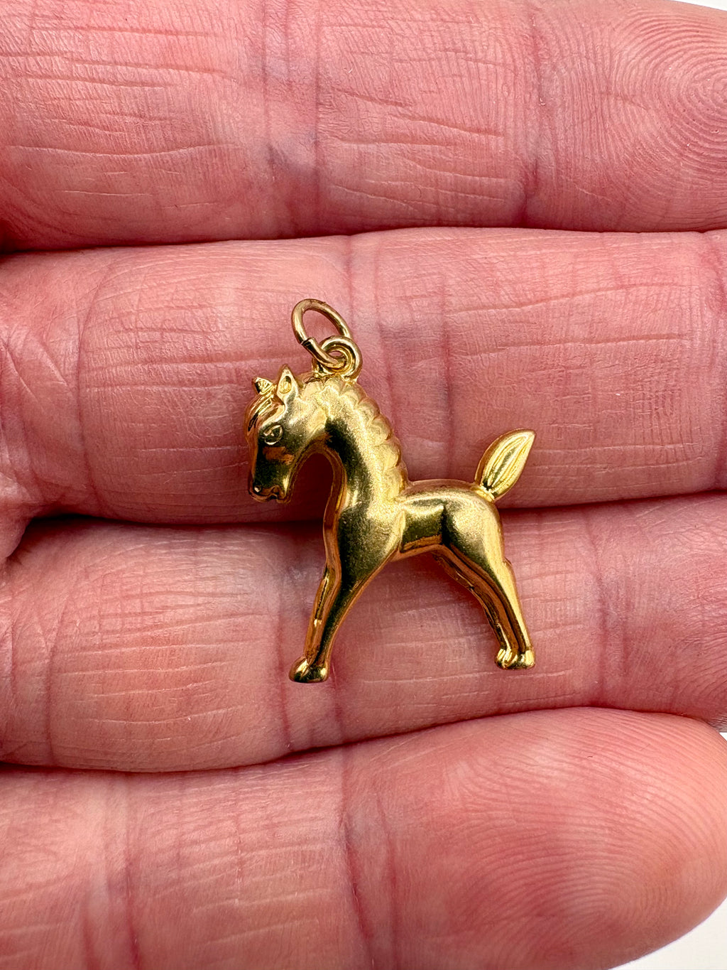 9ct gold horse pendant