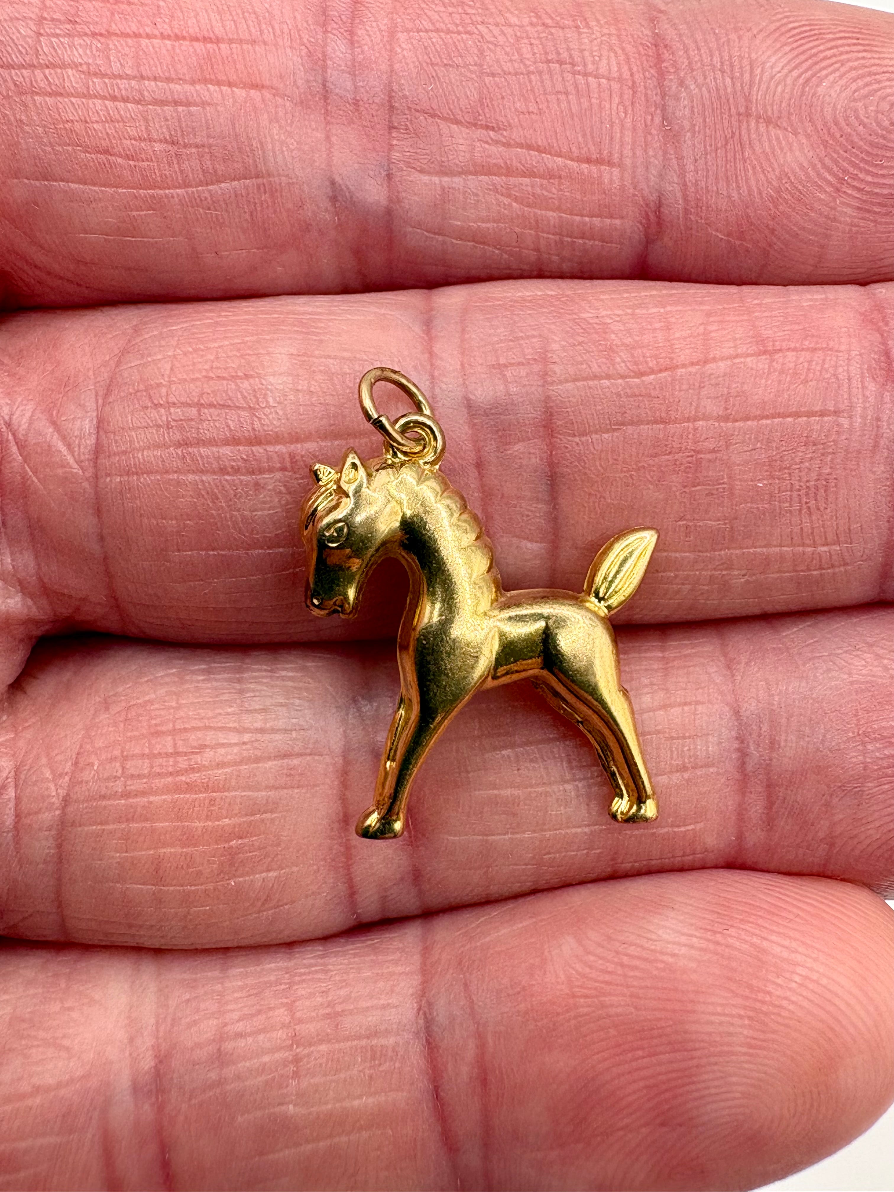 9ct gold horse pendant