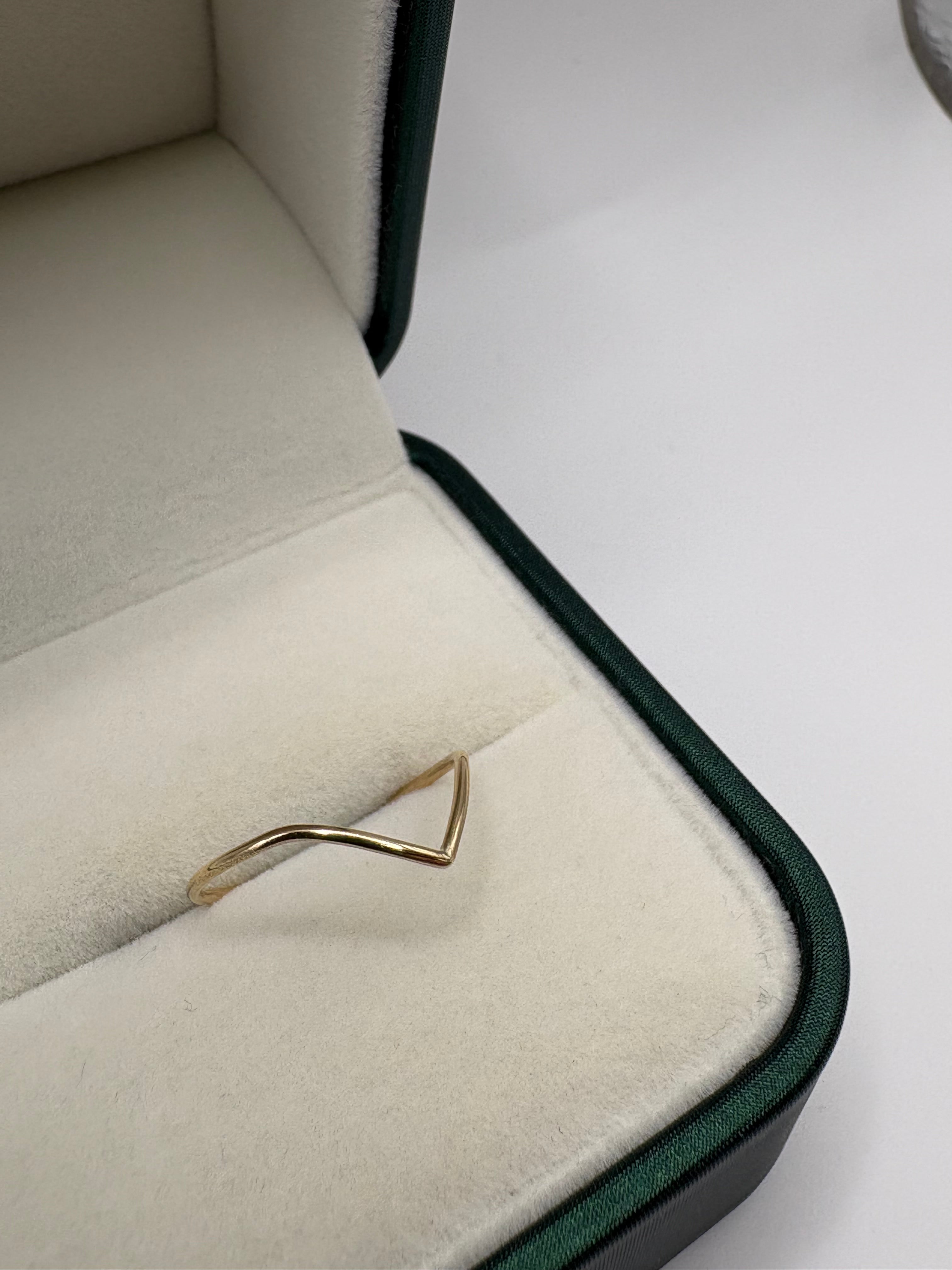 9ct gold wishbone ring