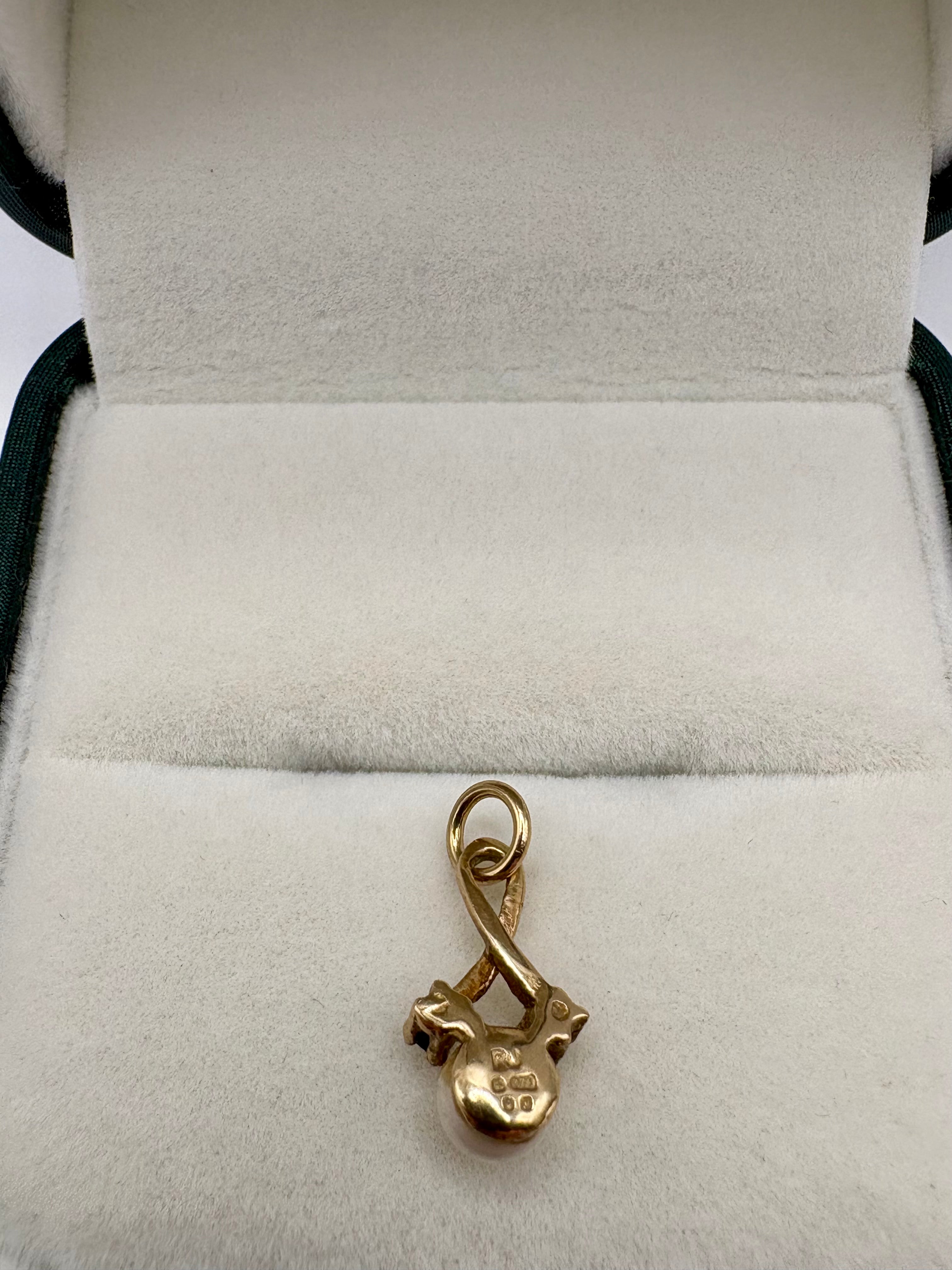 9ct gold cultured pearl and sapphire pendant