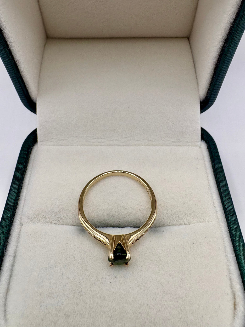 9ct gold diopside and zircon ring
