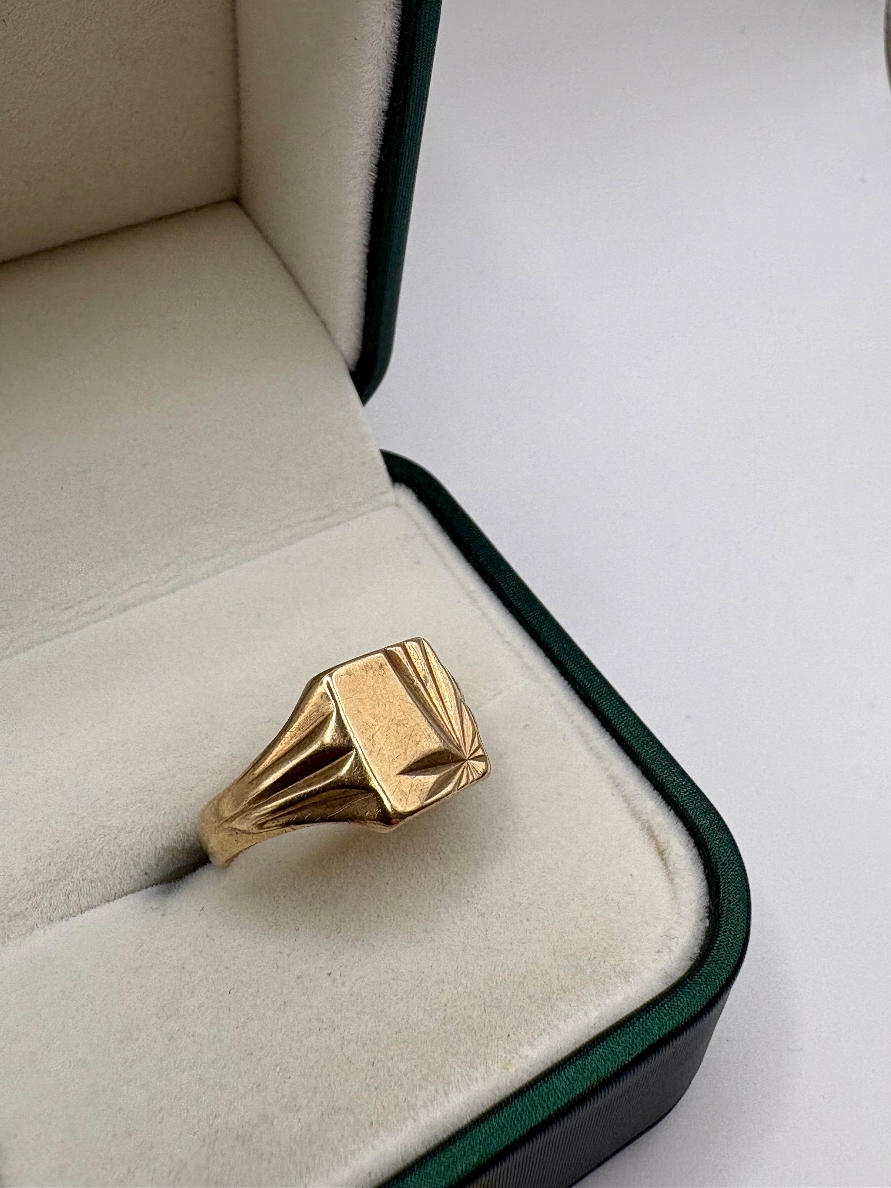 9ct gold heavy signet ring