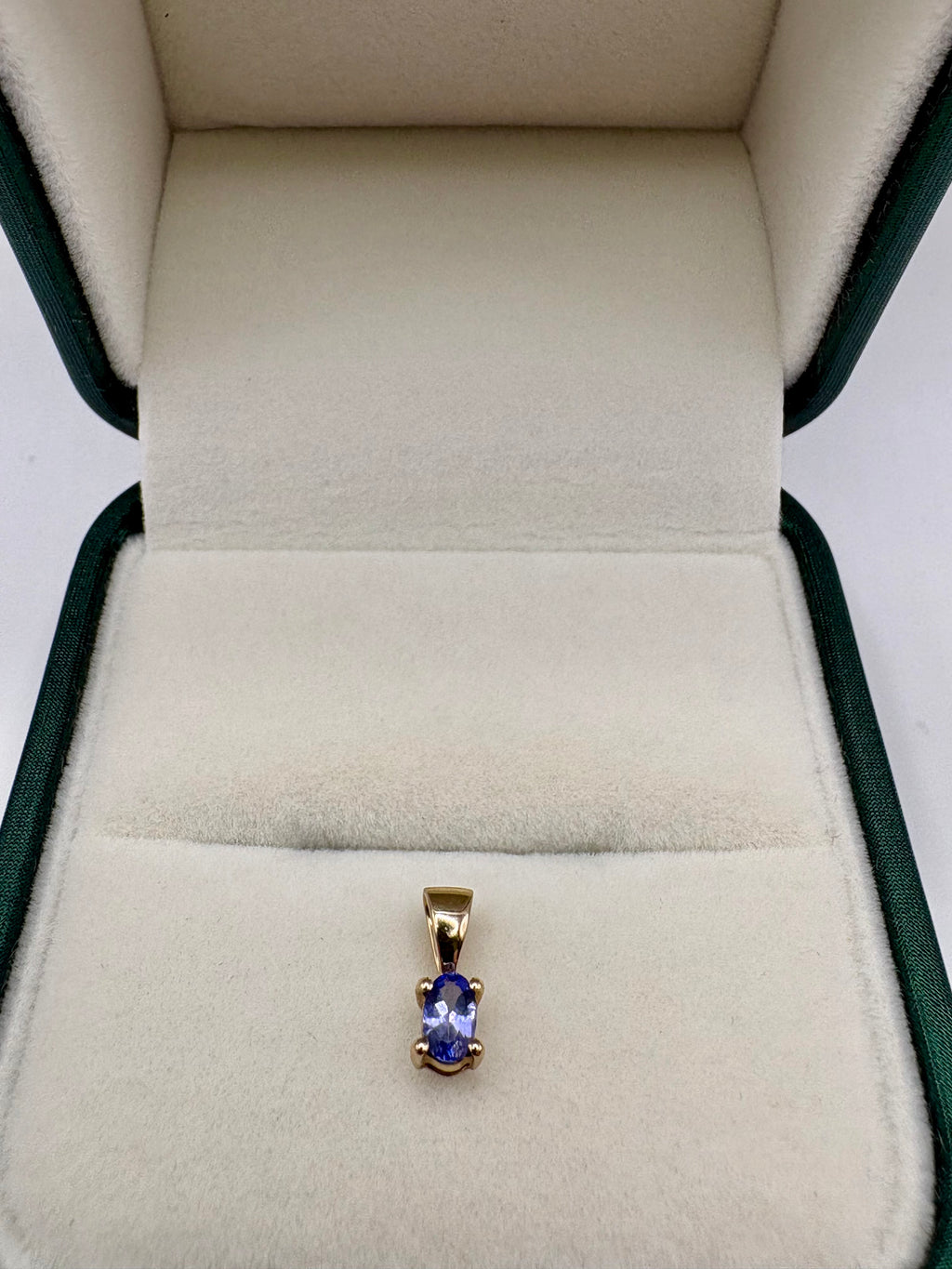 9ct gold tanzanite pendant