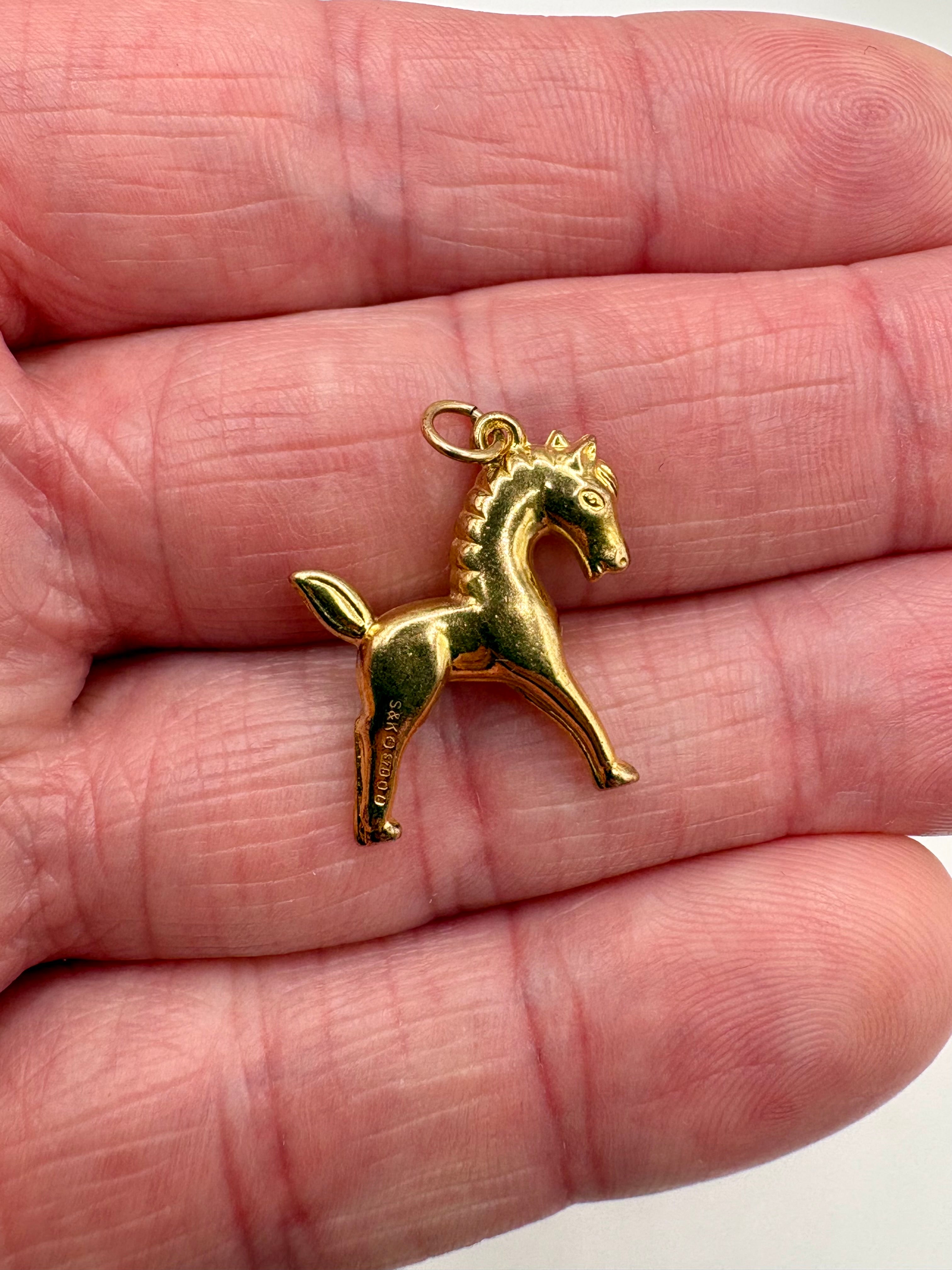 9ct gold horse pendant