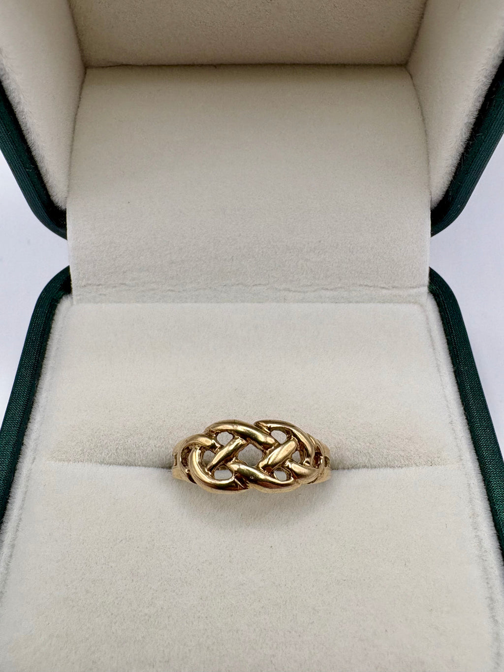 9ct gold celtic style ring