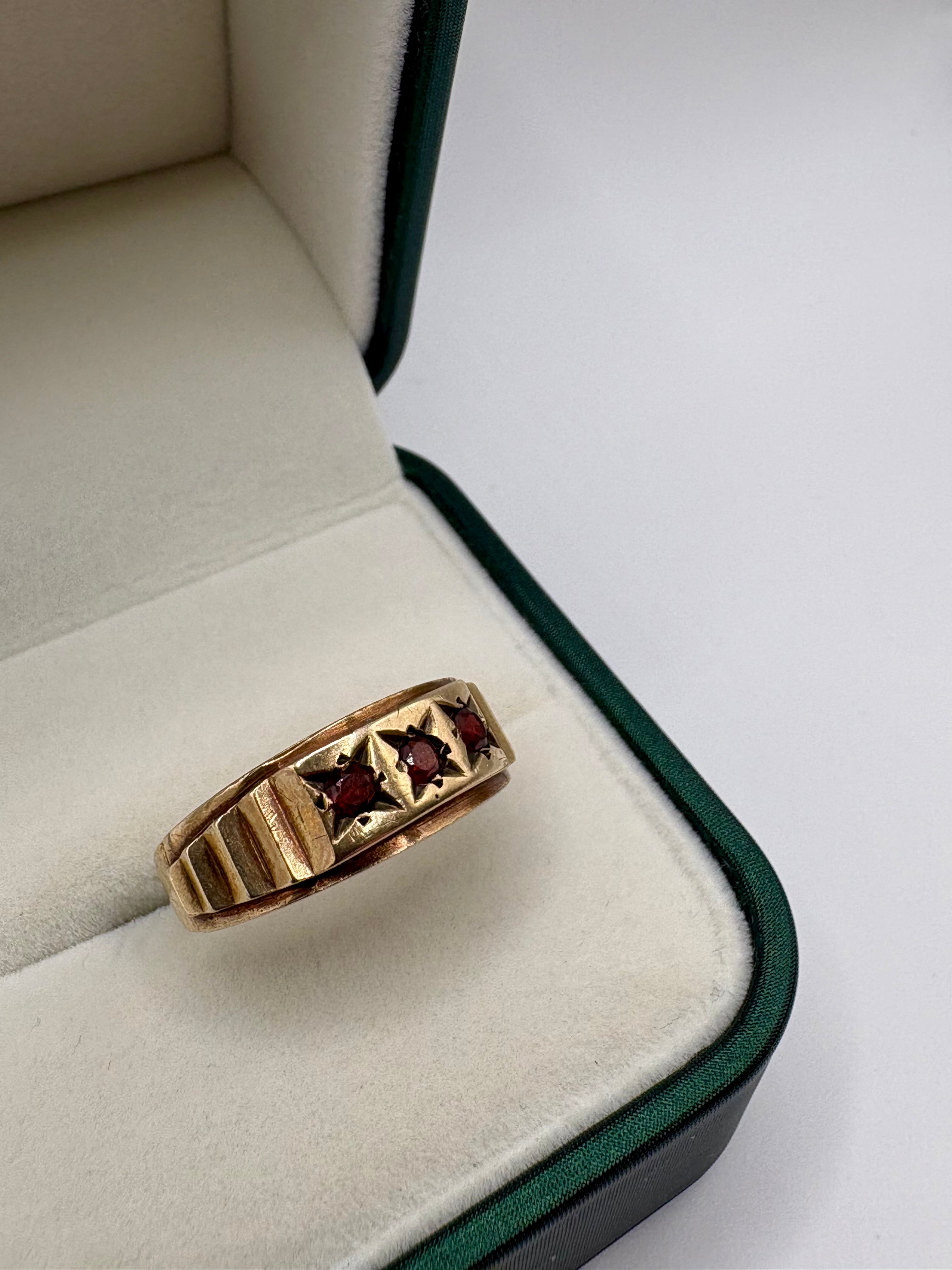 9ct gold heavy vintage garnet gypsy ring