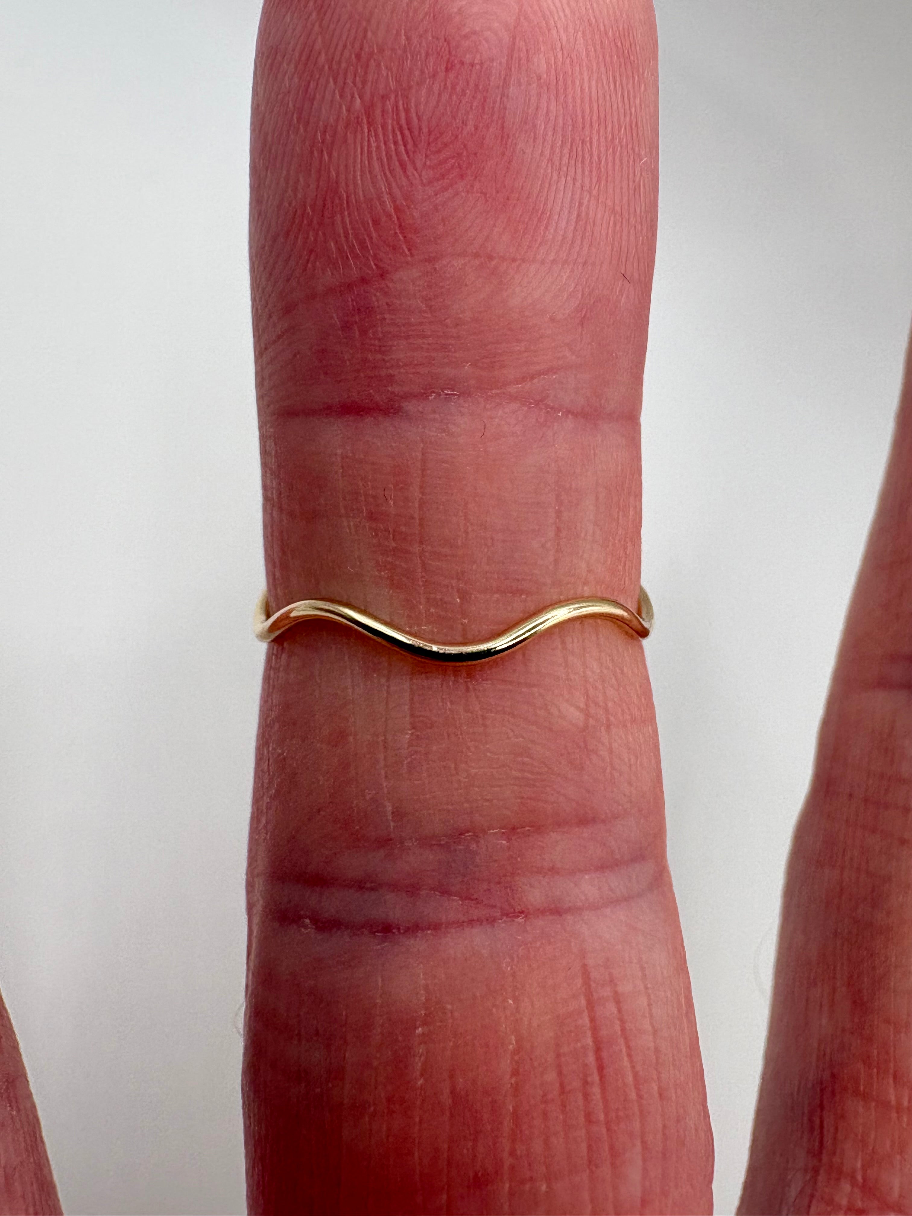 9ct gold wavy ring