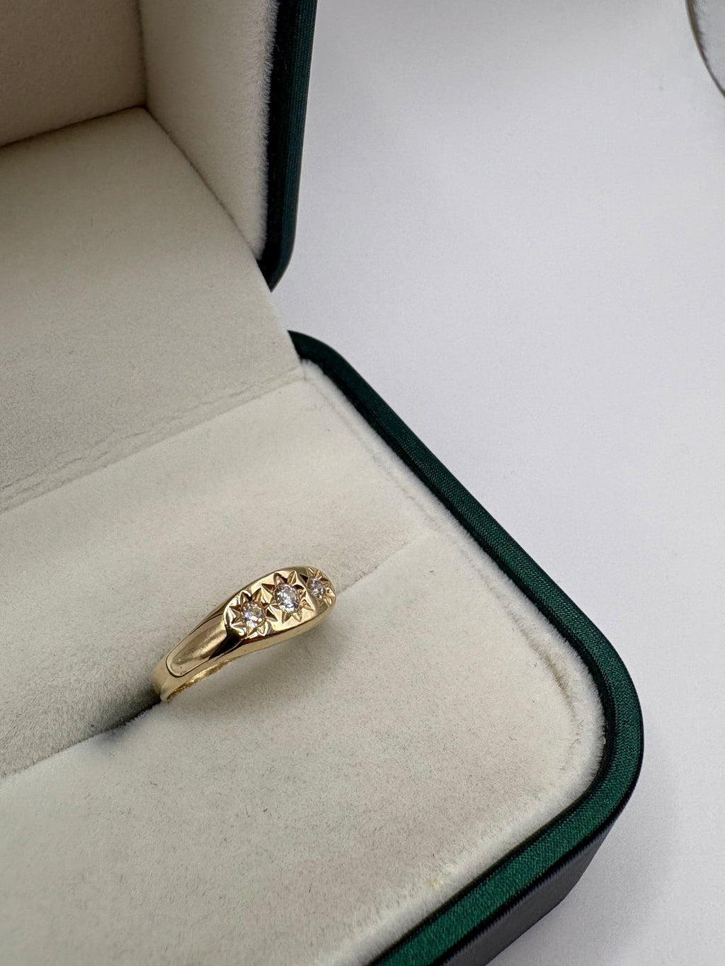 9ct gold cz star gypsy ring