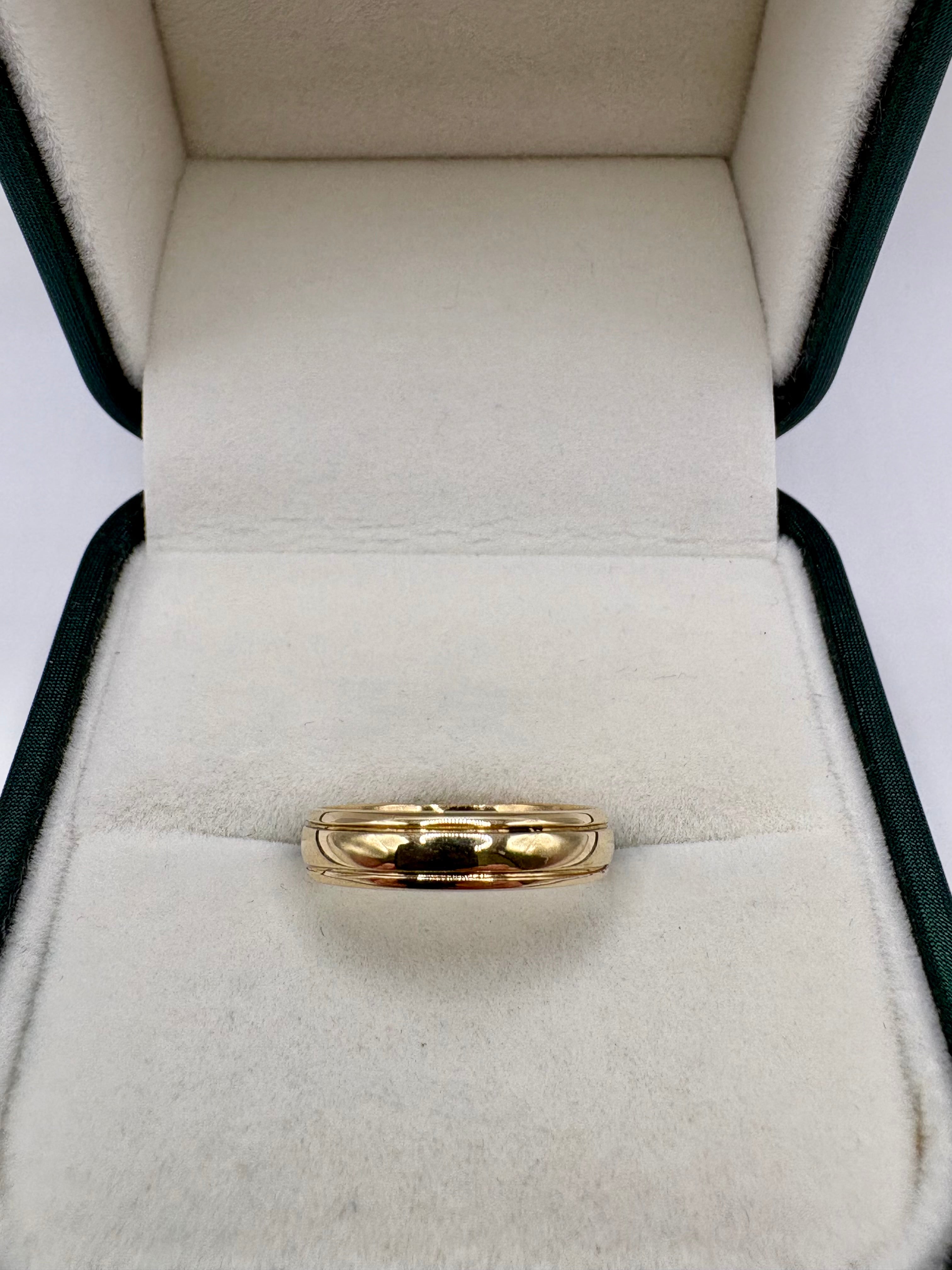 9ct gold patterned band ring