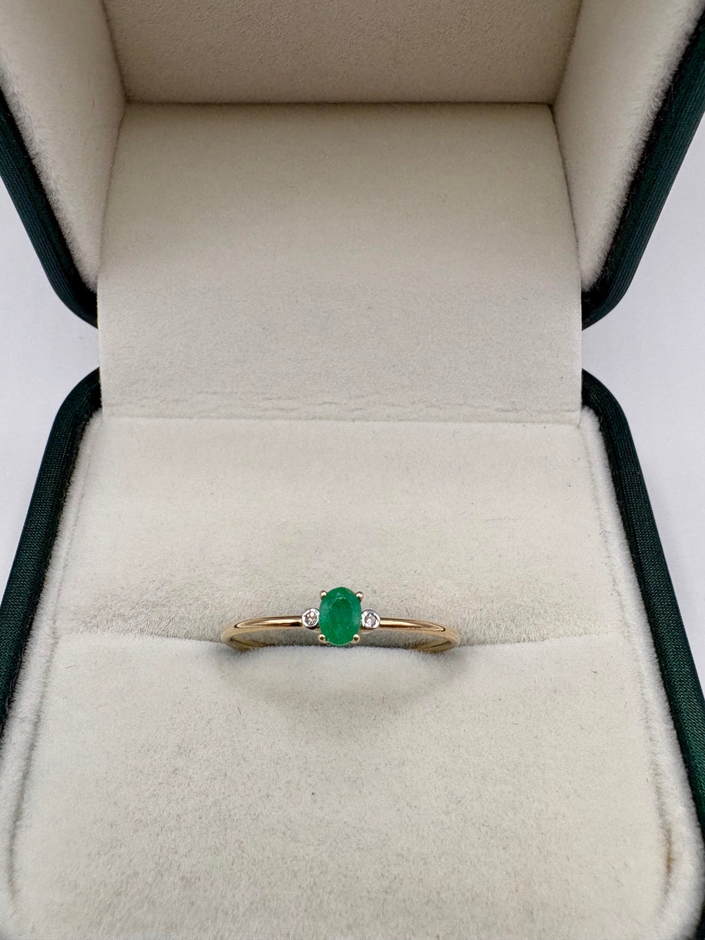 9ct gold diamond and emerald ring