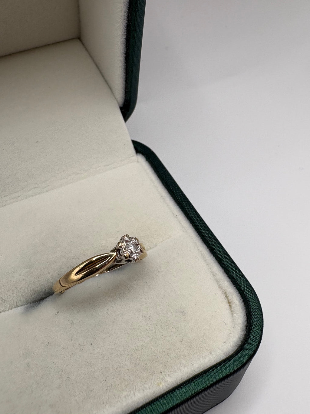 9ct gold diamond ring