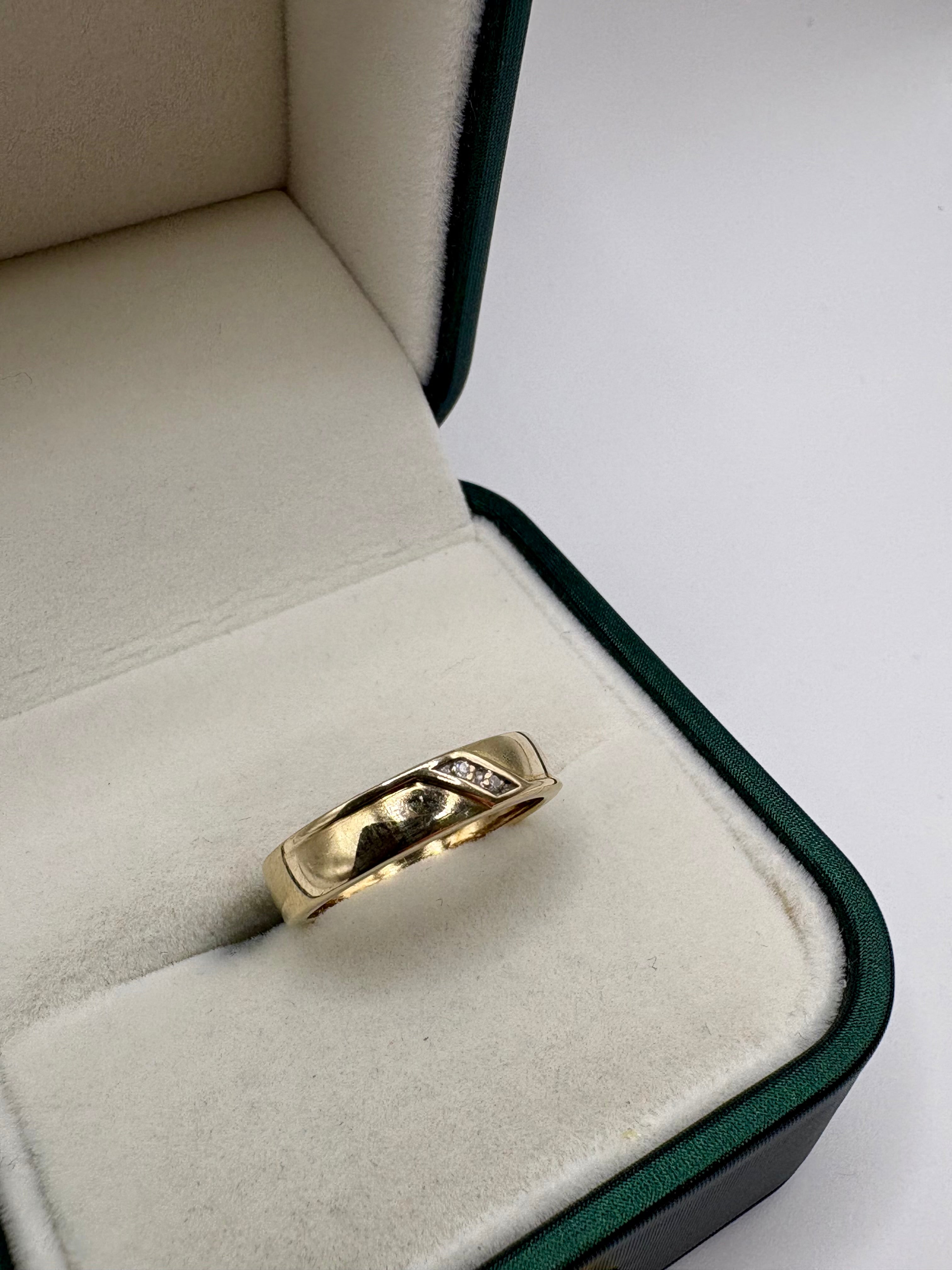 9ct gold diamond ring