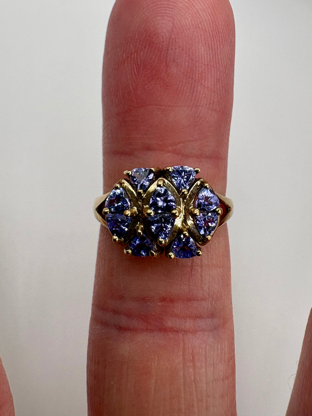 9ct gold tanzanite ring
