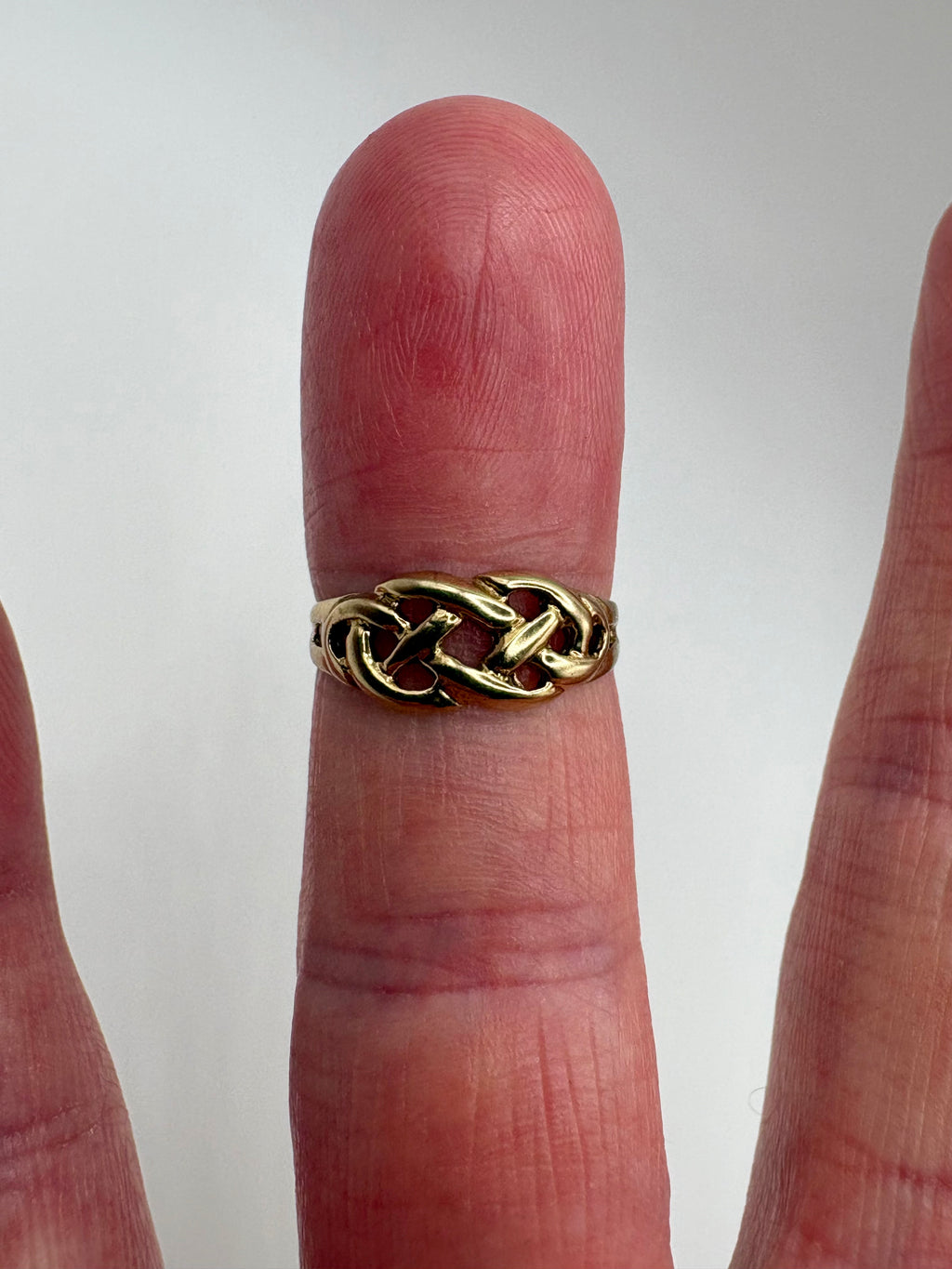 9ct gold celtic style ring