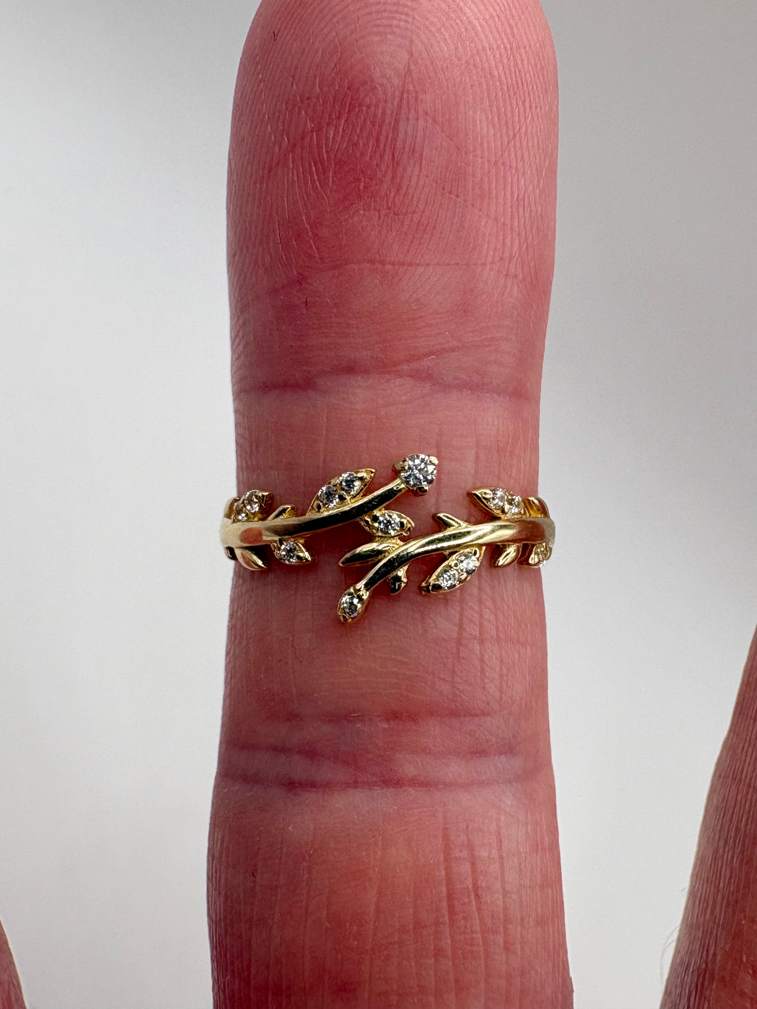 9ct gold leaf zircon ring