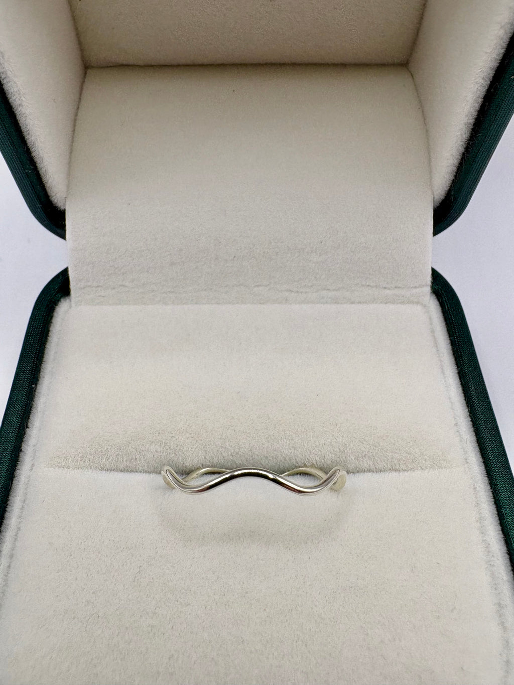 9ct white gold wavy ring