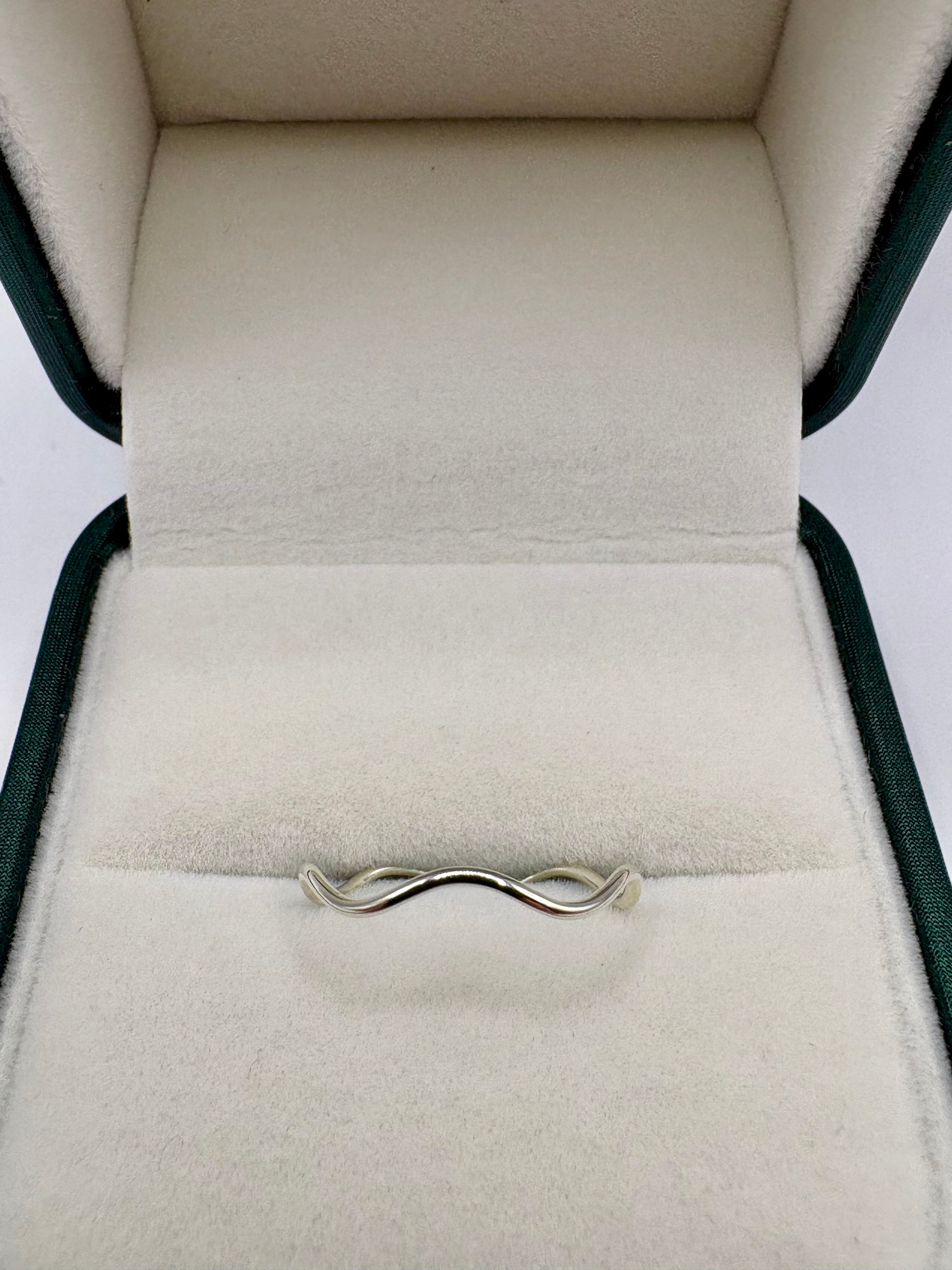 9ct white gold wavy ring