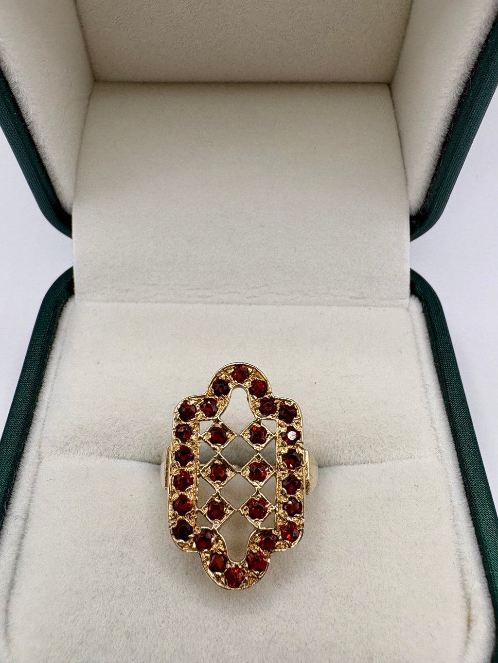 9ct gold garnet ring