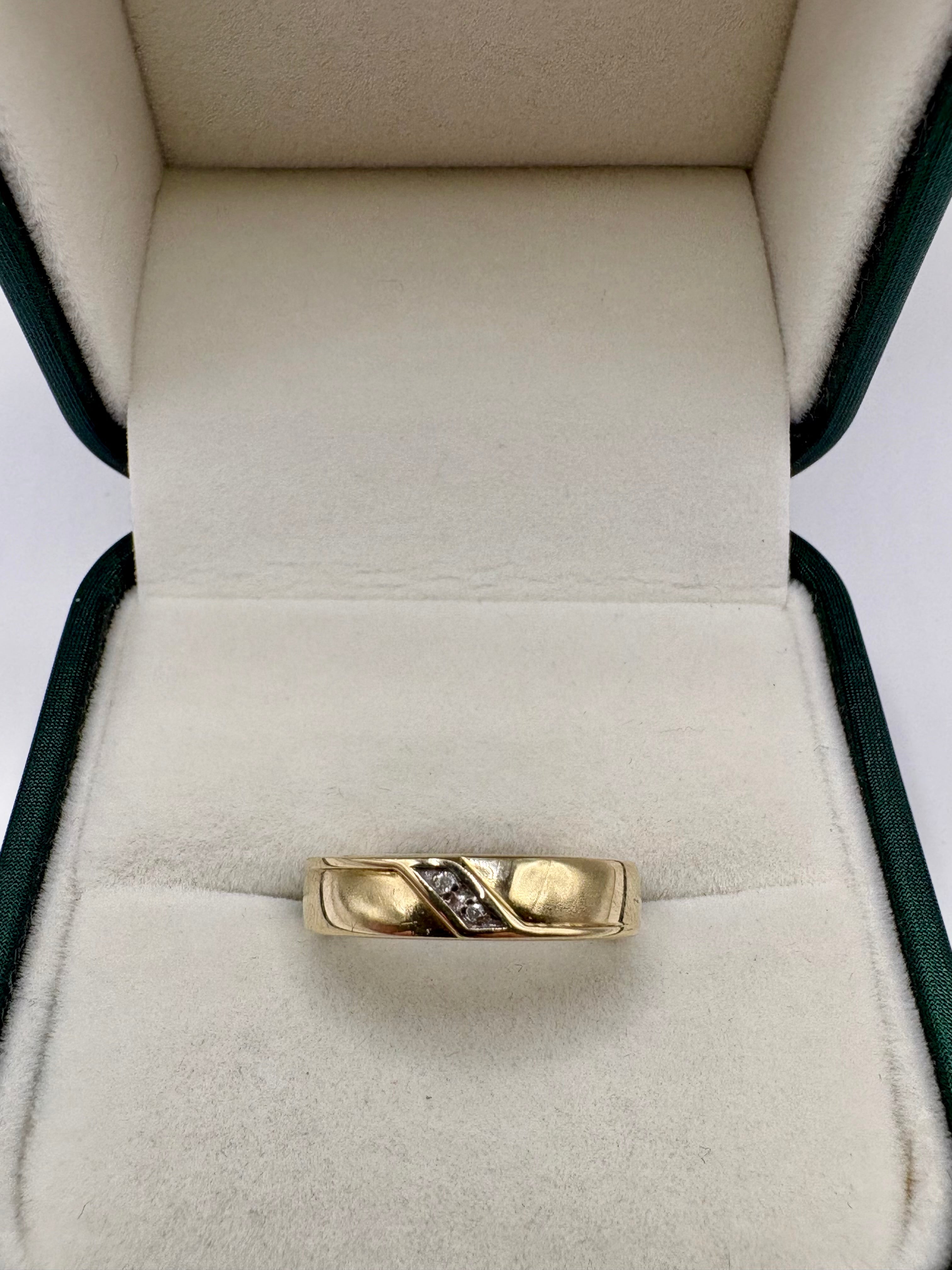 9ct gold diamond ring