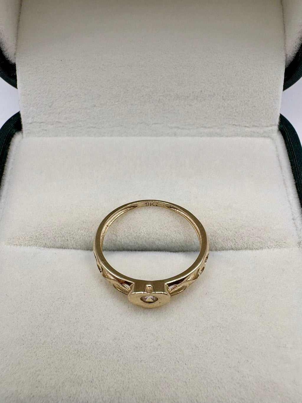 9ct gold cz heart signet ring