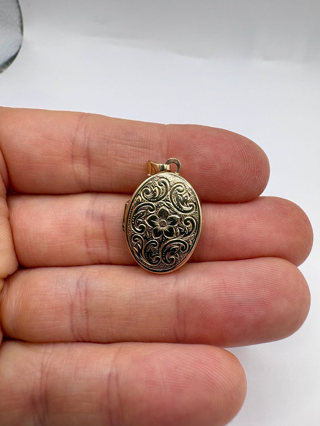 9ct gold engraved double locket