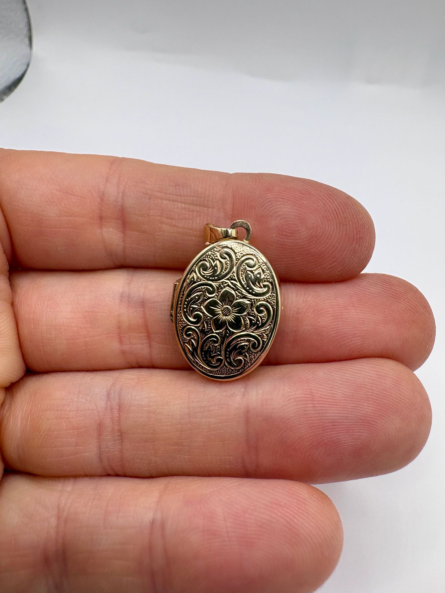 9ct gold engraved double locket