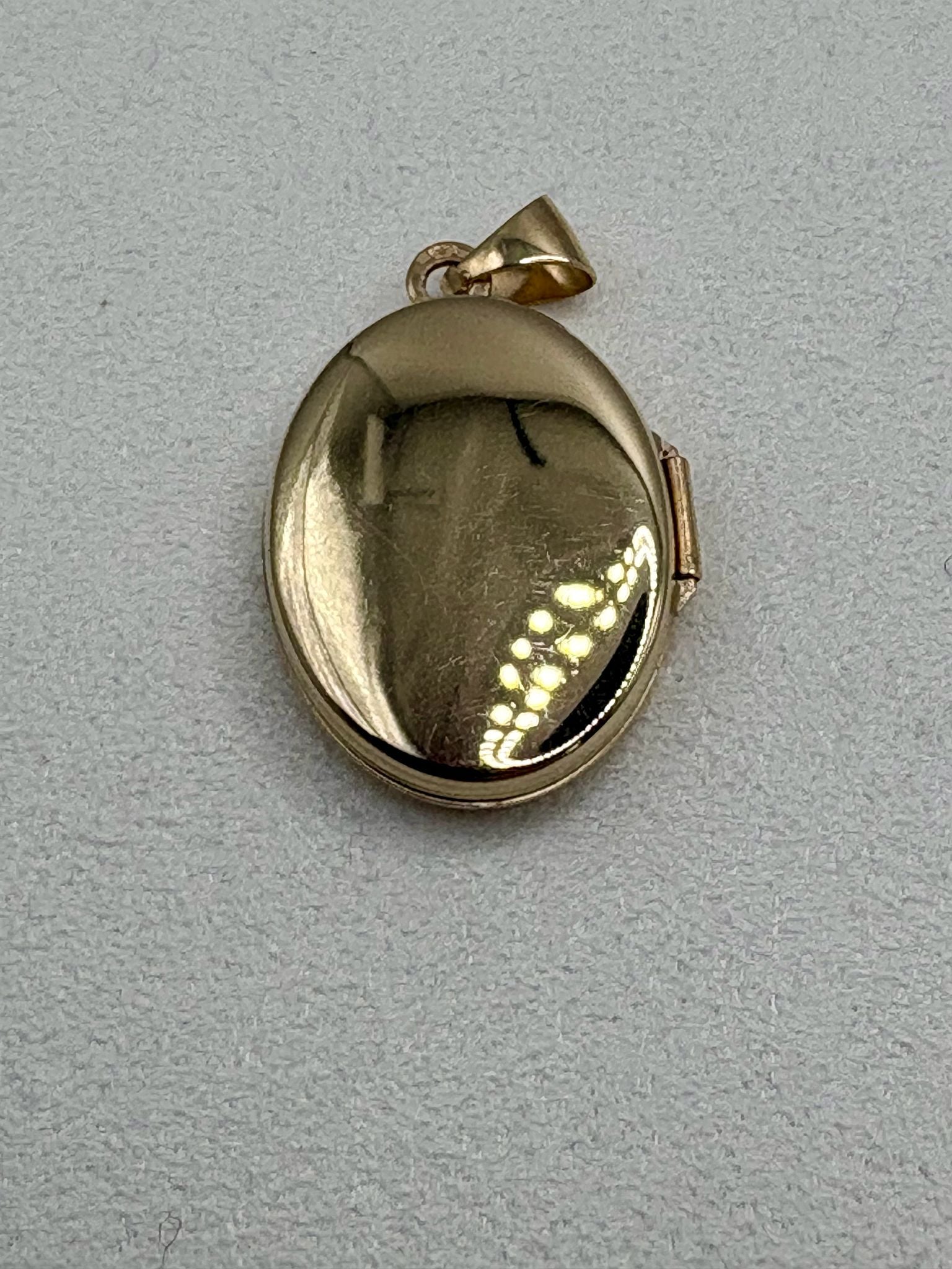 9ct gold engraved double locket