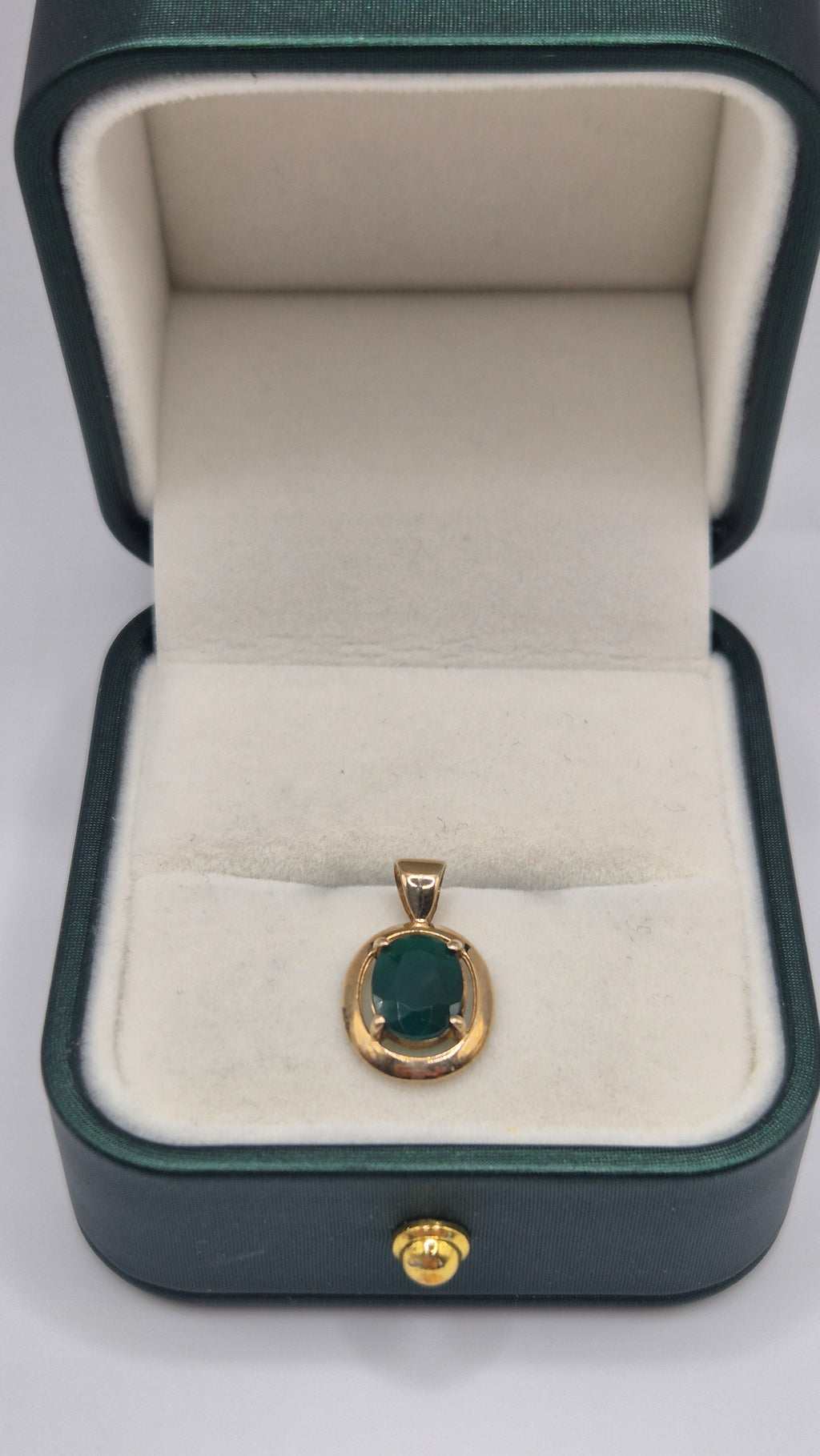 9ct gold green cz pendant