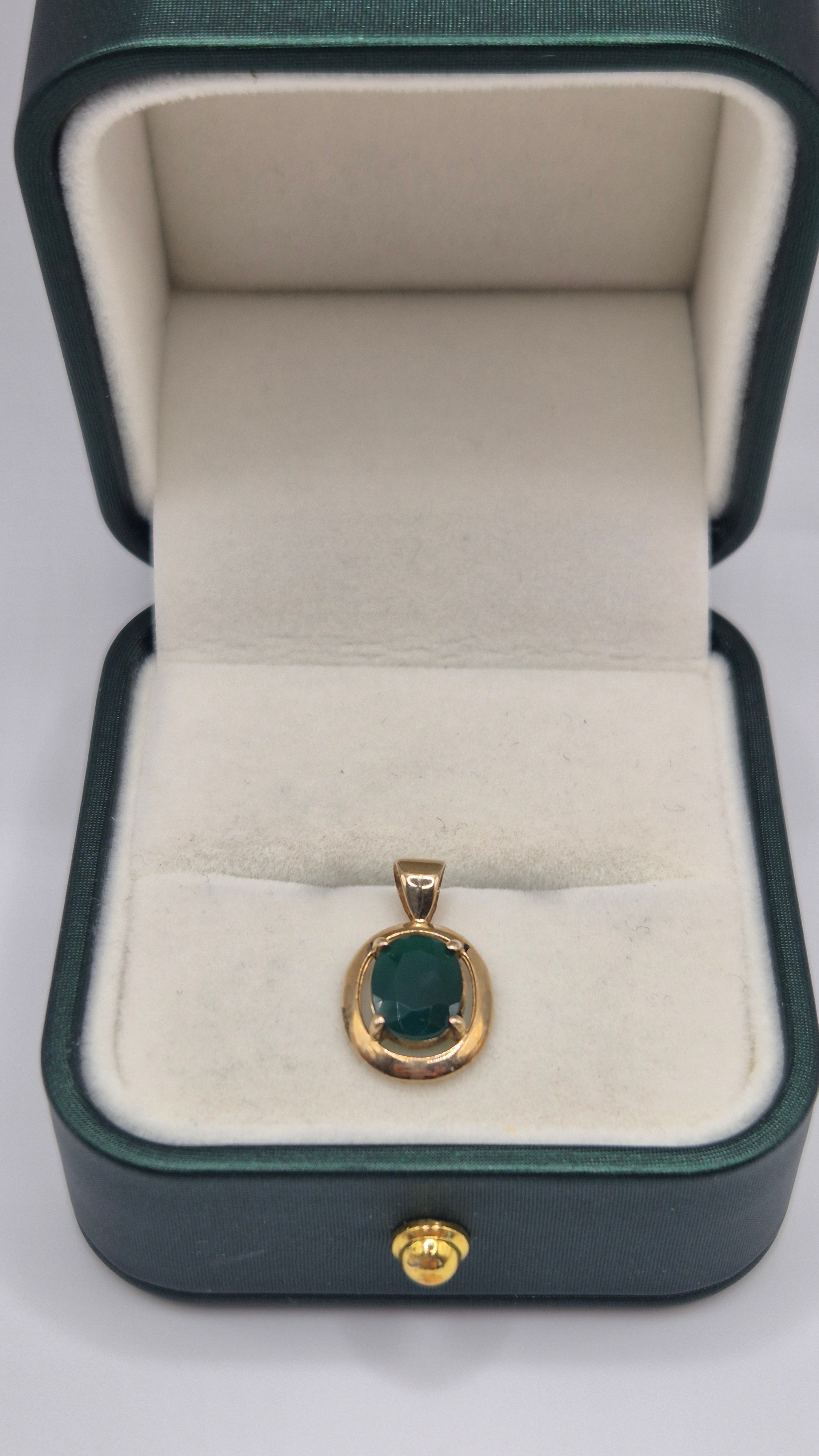 9ct gold green cz pendant