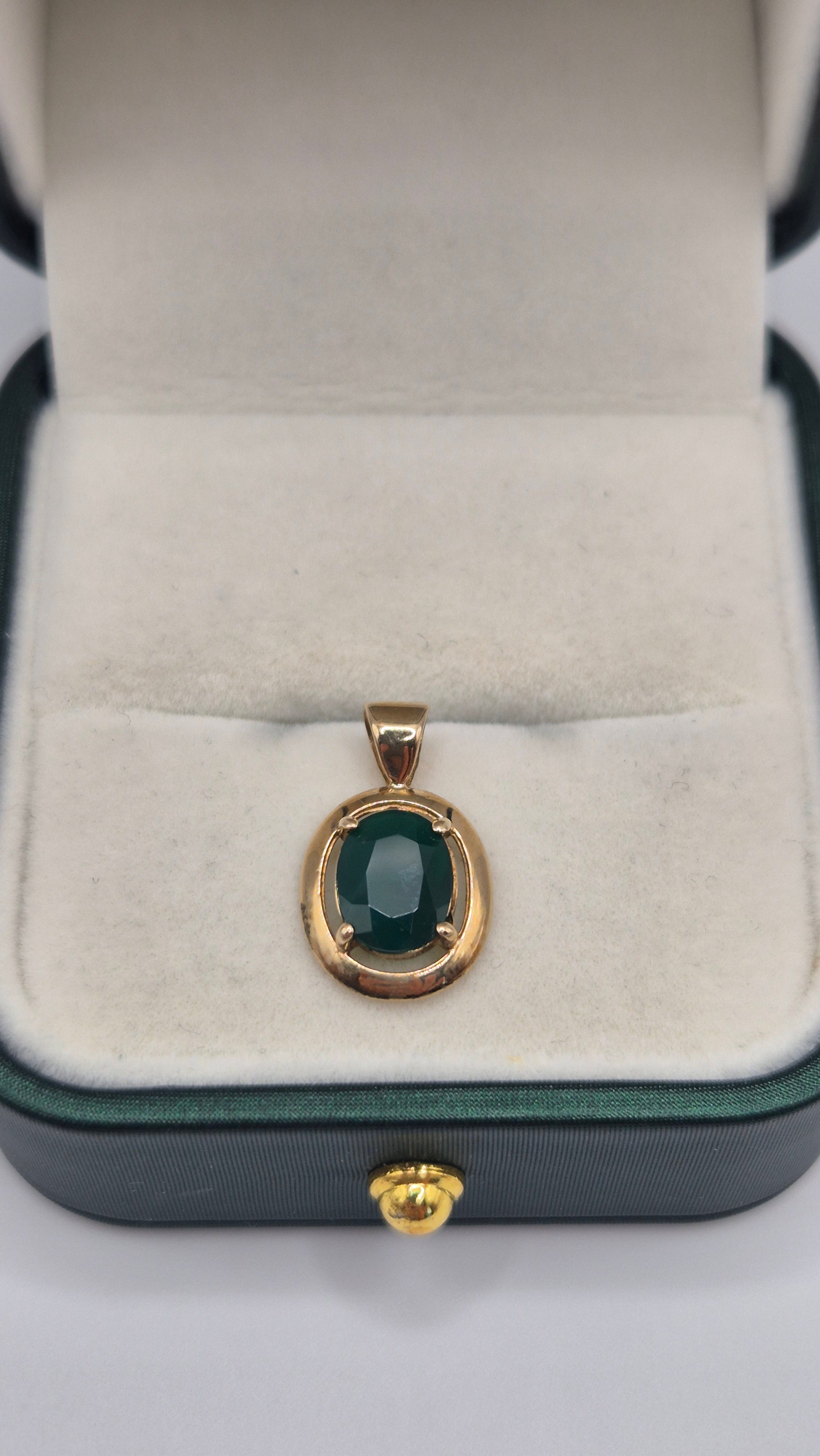 9ct gold green cz pendant