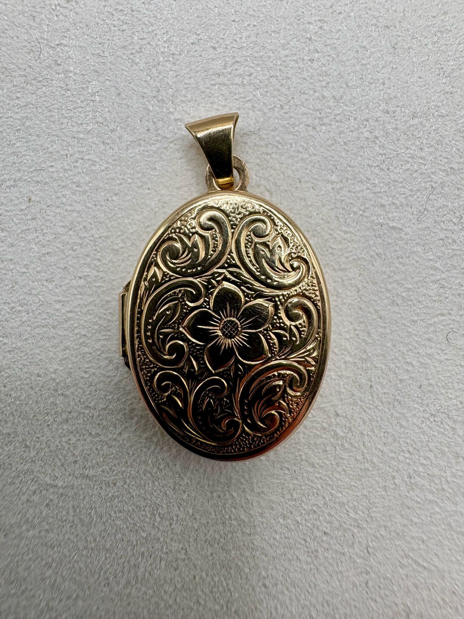 9ct gold engraved double locket