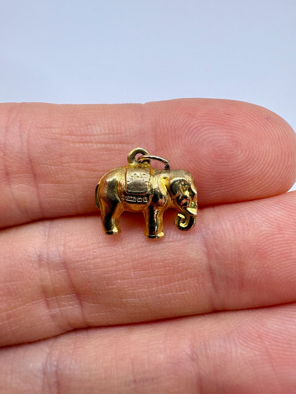 9ct gold elephant charm