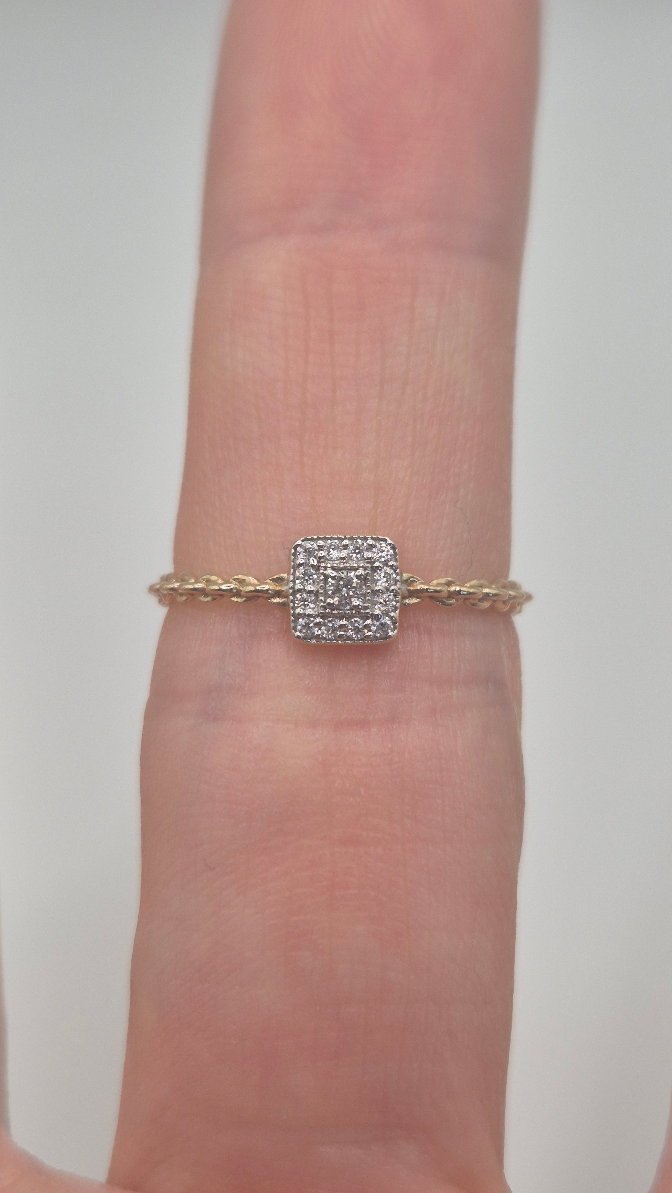 9ct gold diamond link ring