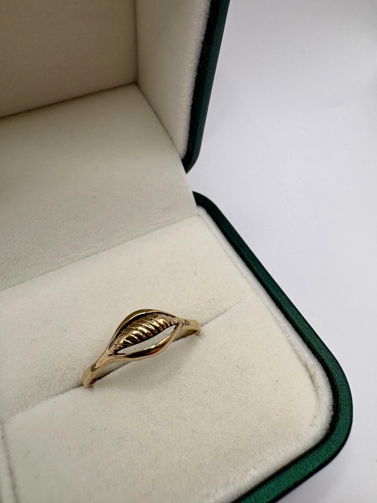 9ct gold croissant Style ring
