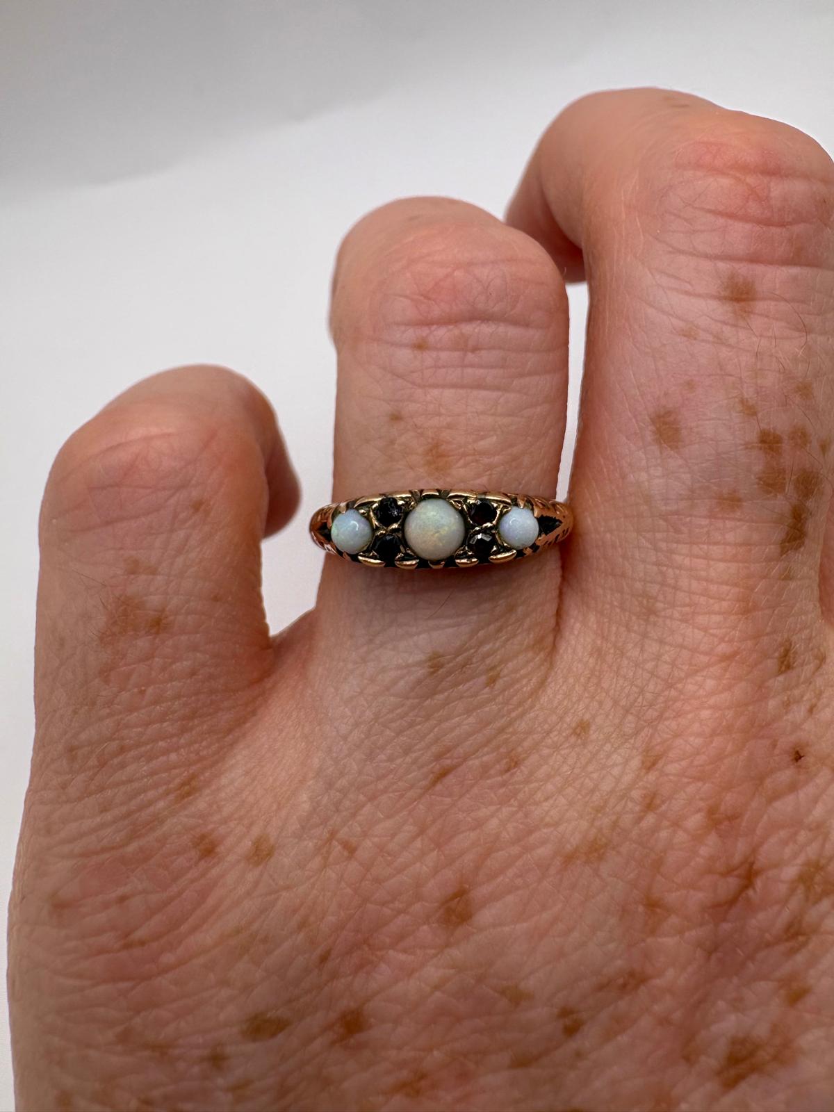 9ct gold vintage garnet and opal