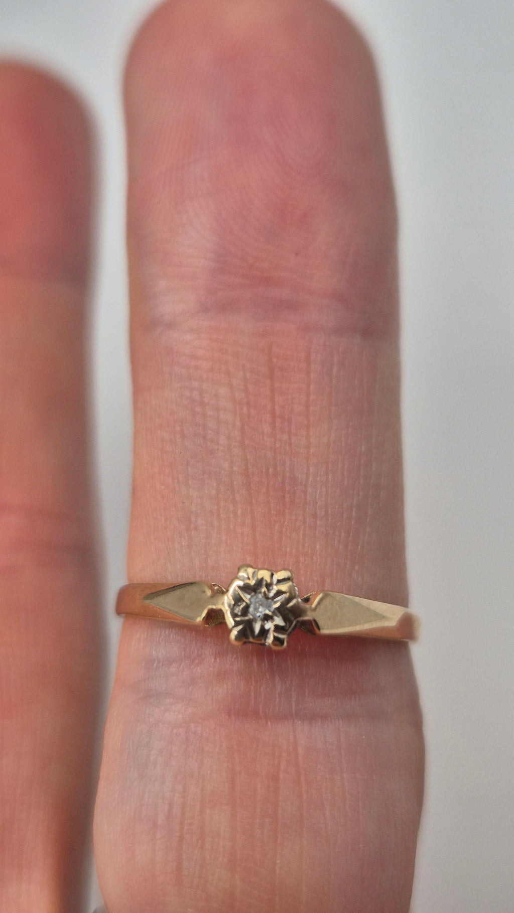 9ct gold diamond ring