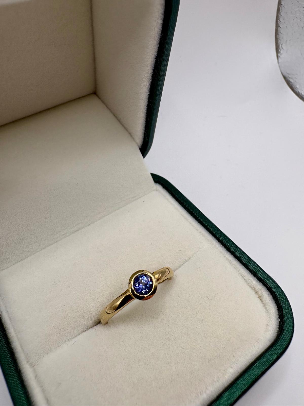 9ct gold tanzanite ring