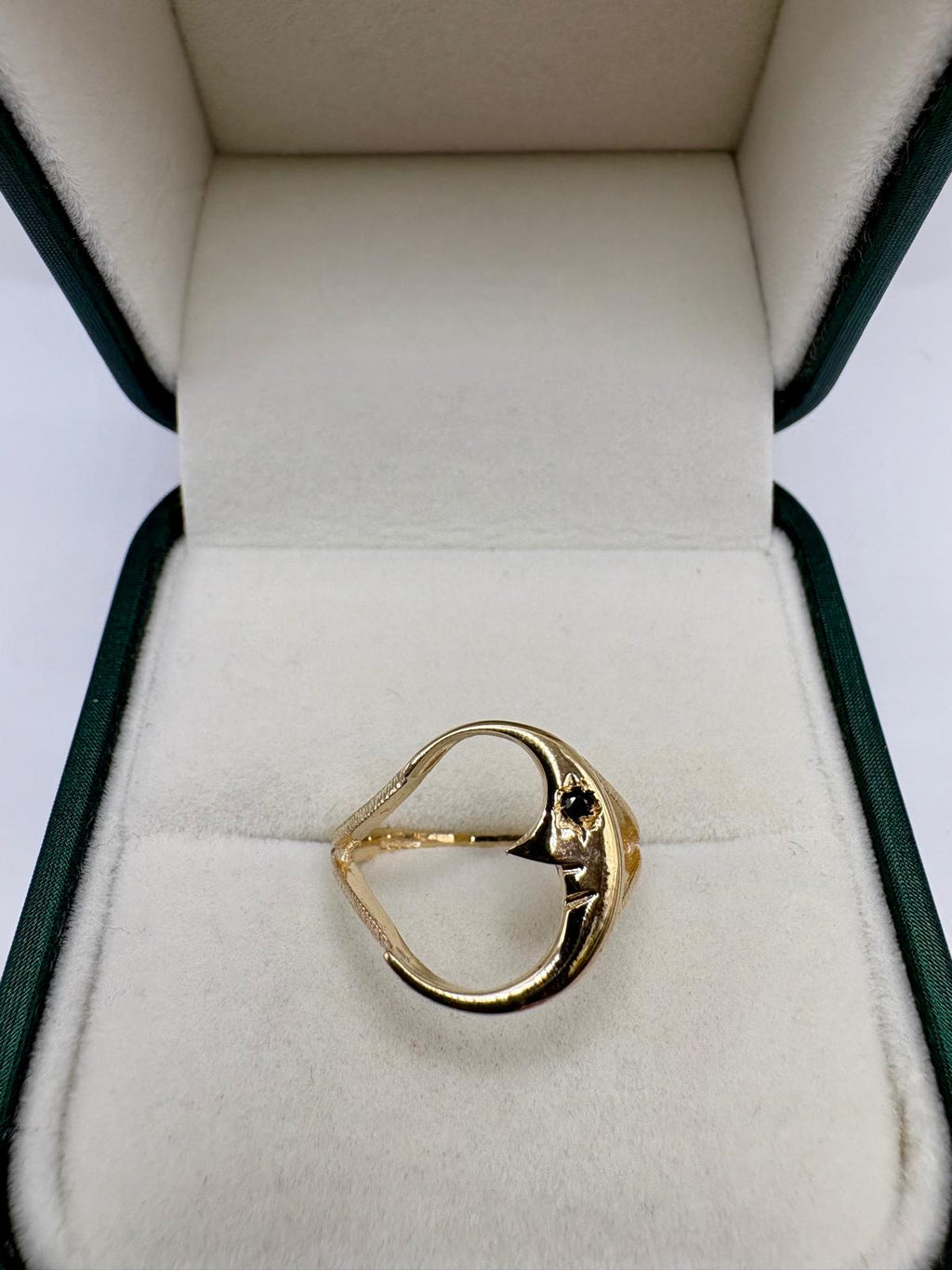 9ct gold sapphire moon ring (M)