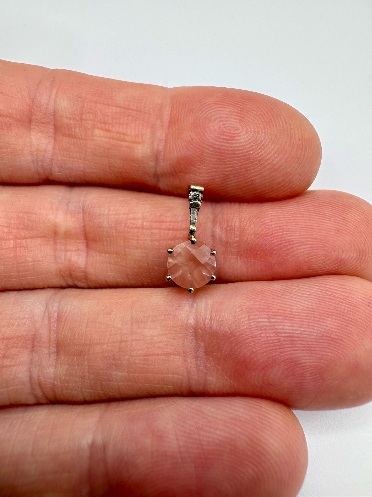 9ct gold pink gem pendant