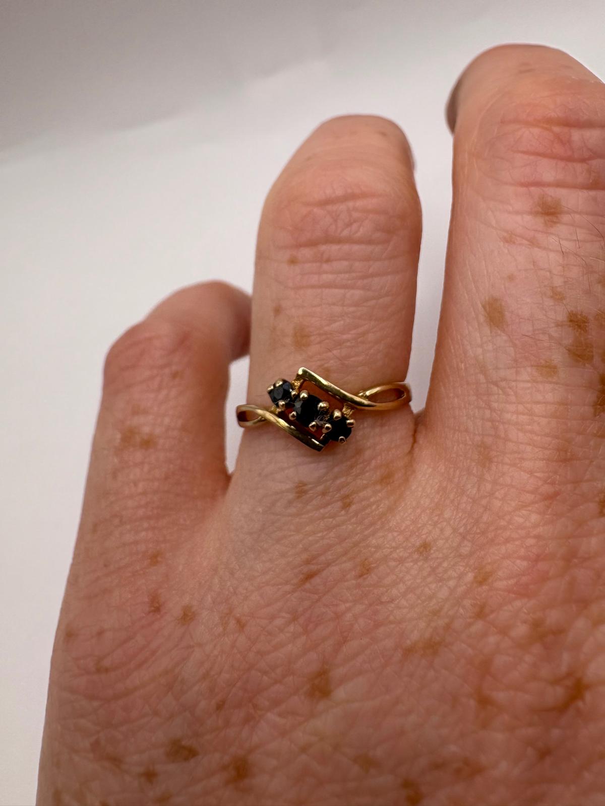 9ct gold sapphire ring