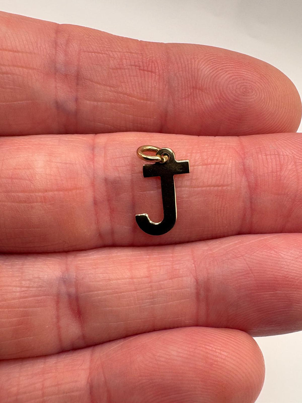 9ct gold J initial pendant