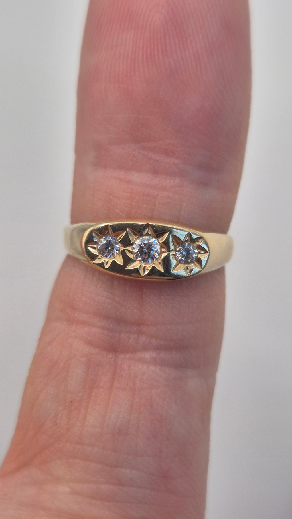9ct gold cz star gypsy ring