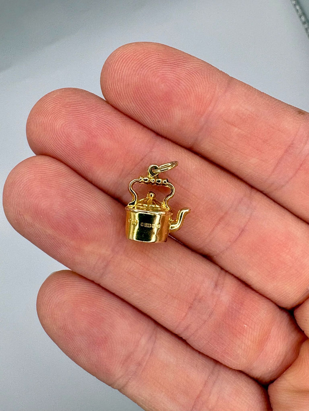 9ct gold kettle charm