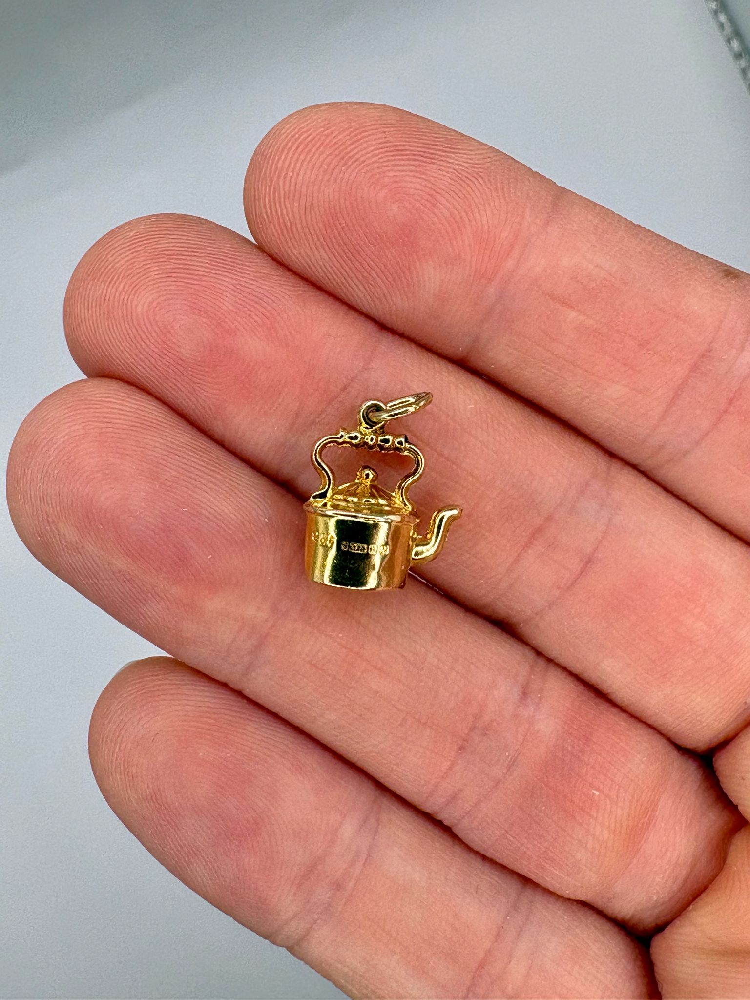 9ct gold kettle charm
