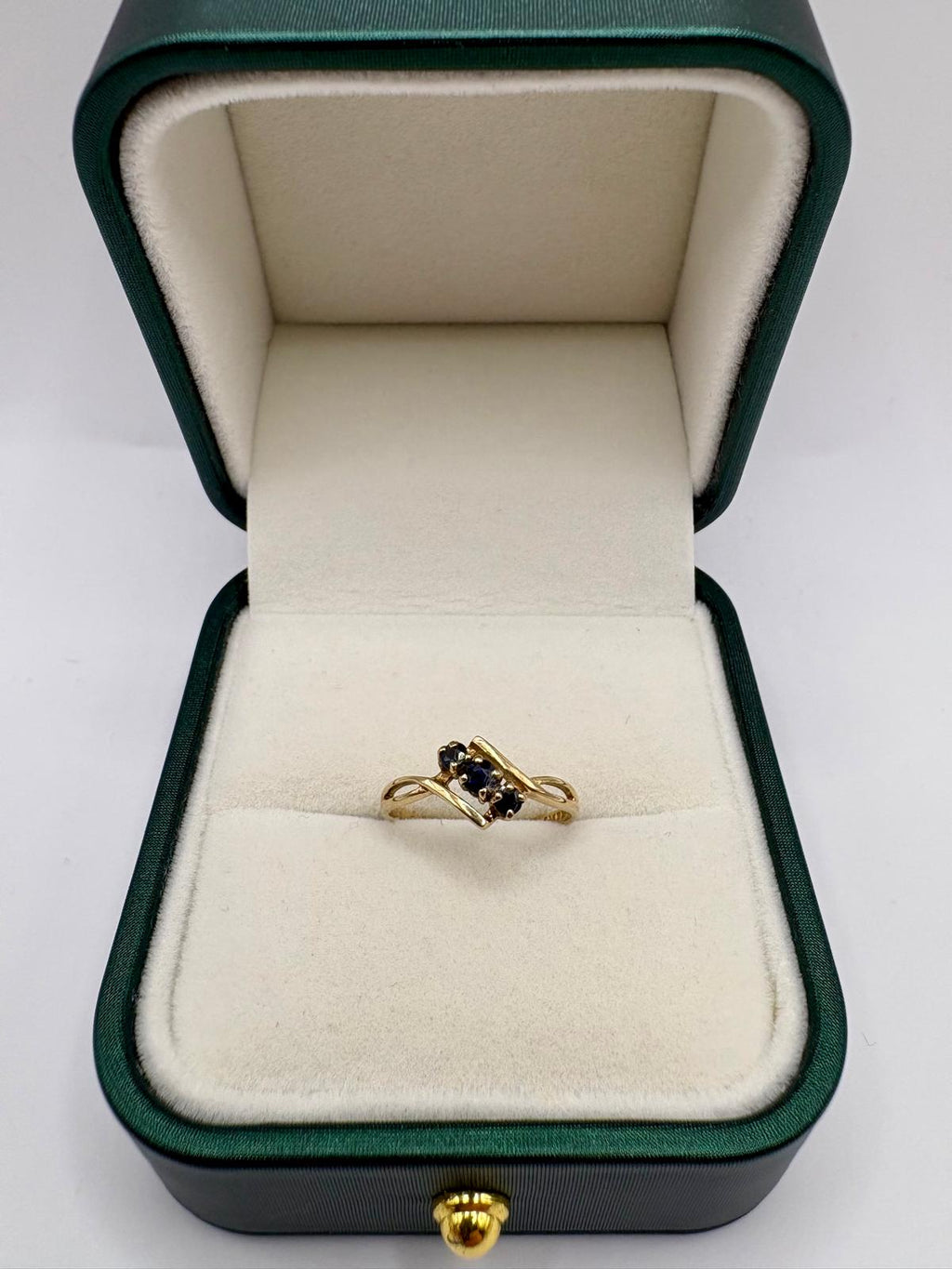 9ct gold sapphire ring
